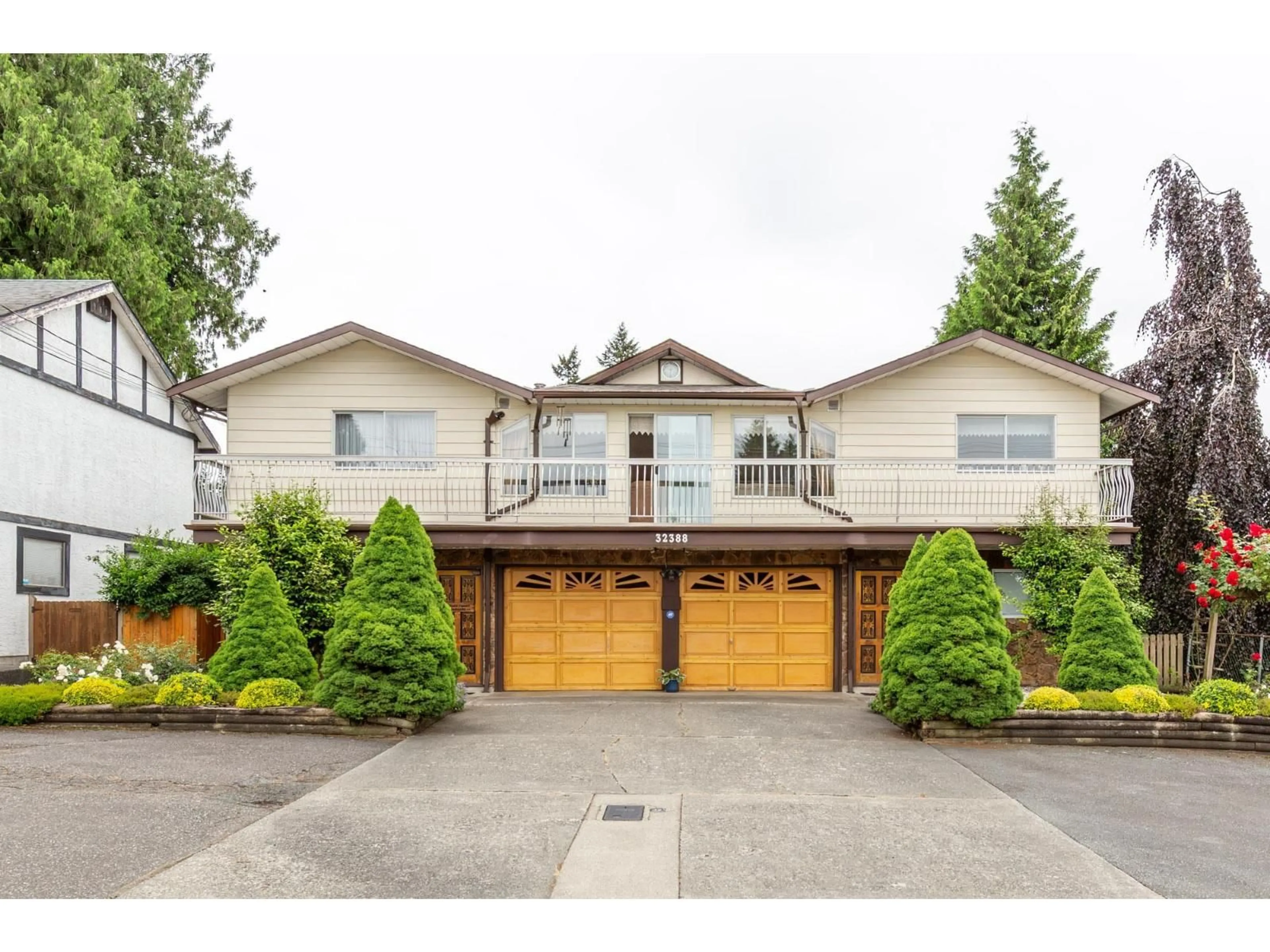 Home with vinyl exterior material, street for 32388 PEARDONVILLE ROAD, Abbotsford British Columbia V2T1M8