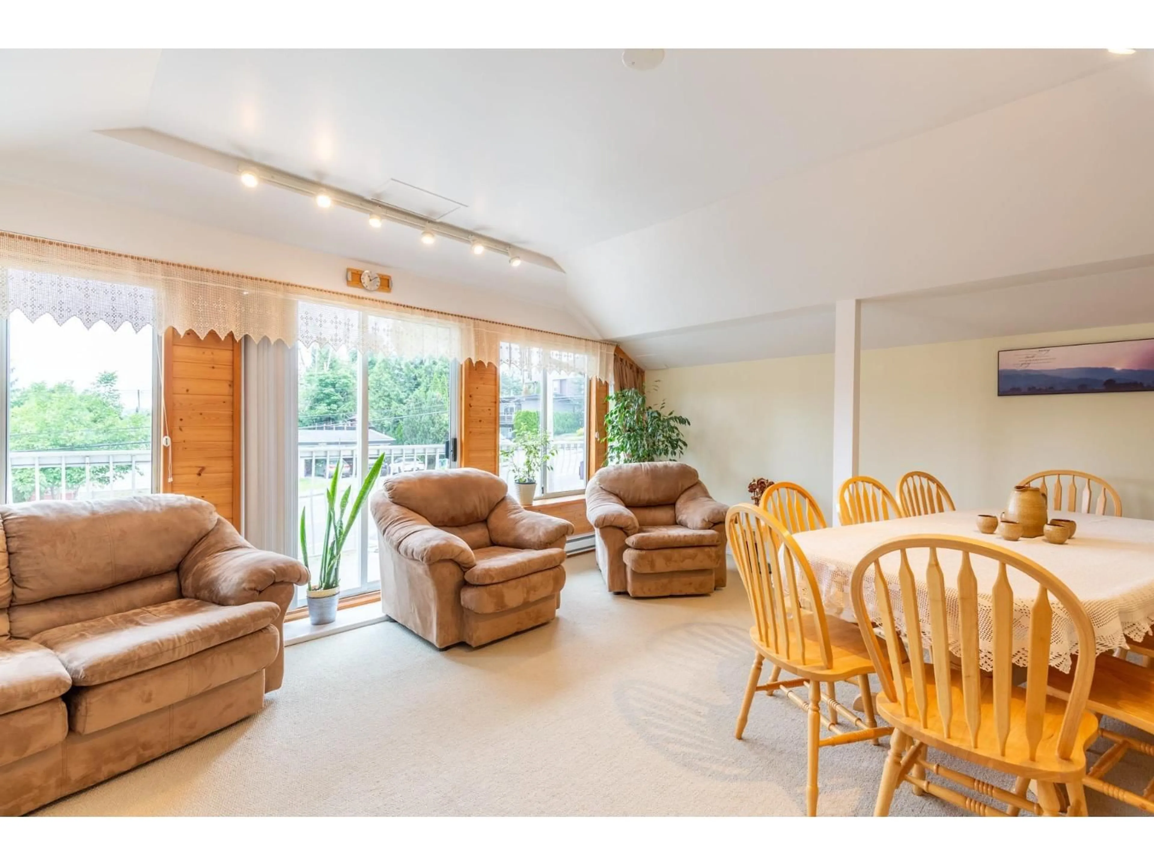 Living room with furniture, unknown for 32388 PEARDONVILLE ROAD, Abbotsford British Columbia V2T1M8