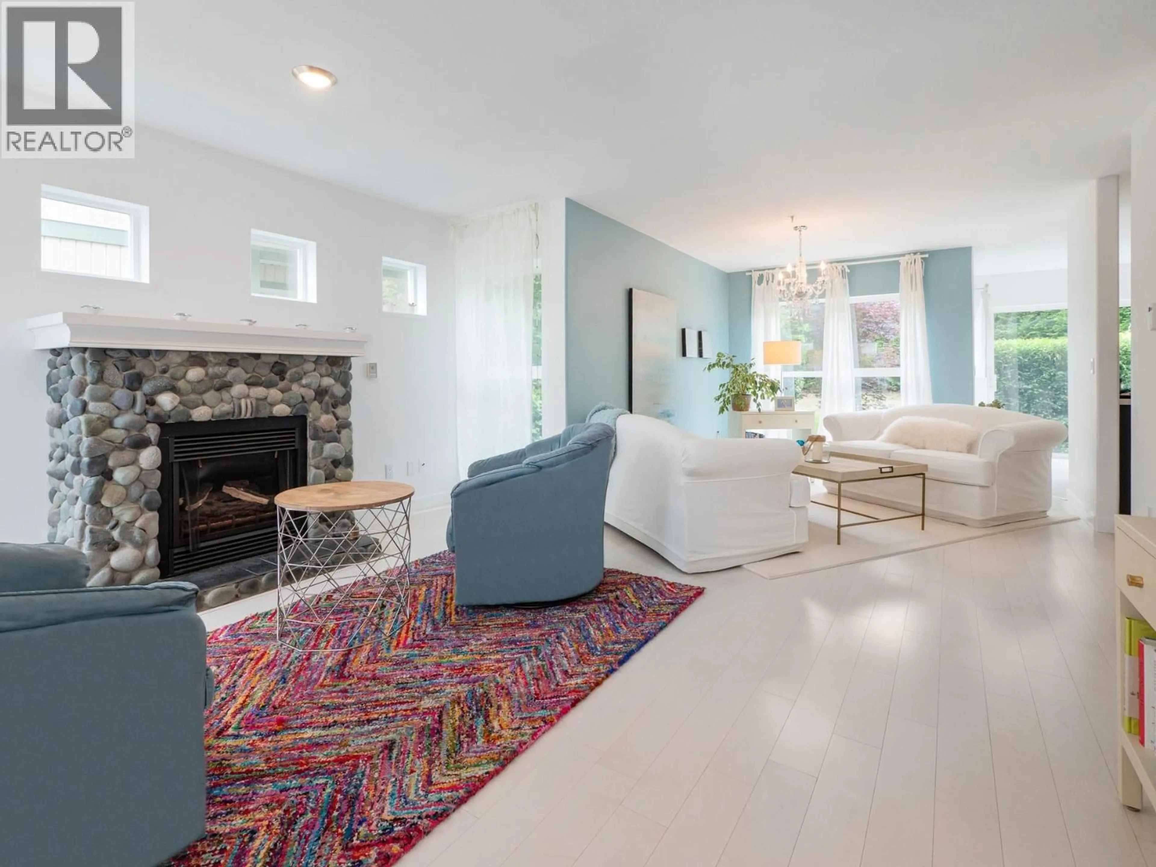 Living room with furniture, unknown for 6 - 735 PARK ROAD, Gibsons British Columbia V0N1V7