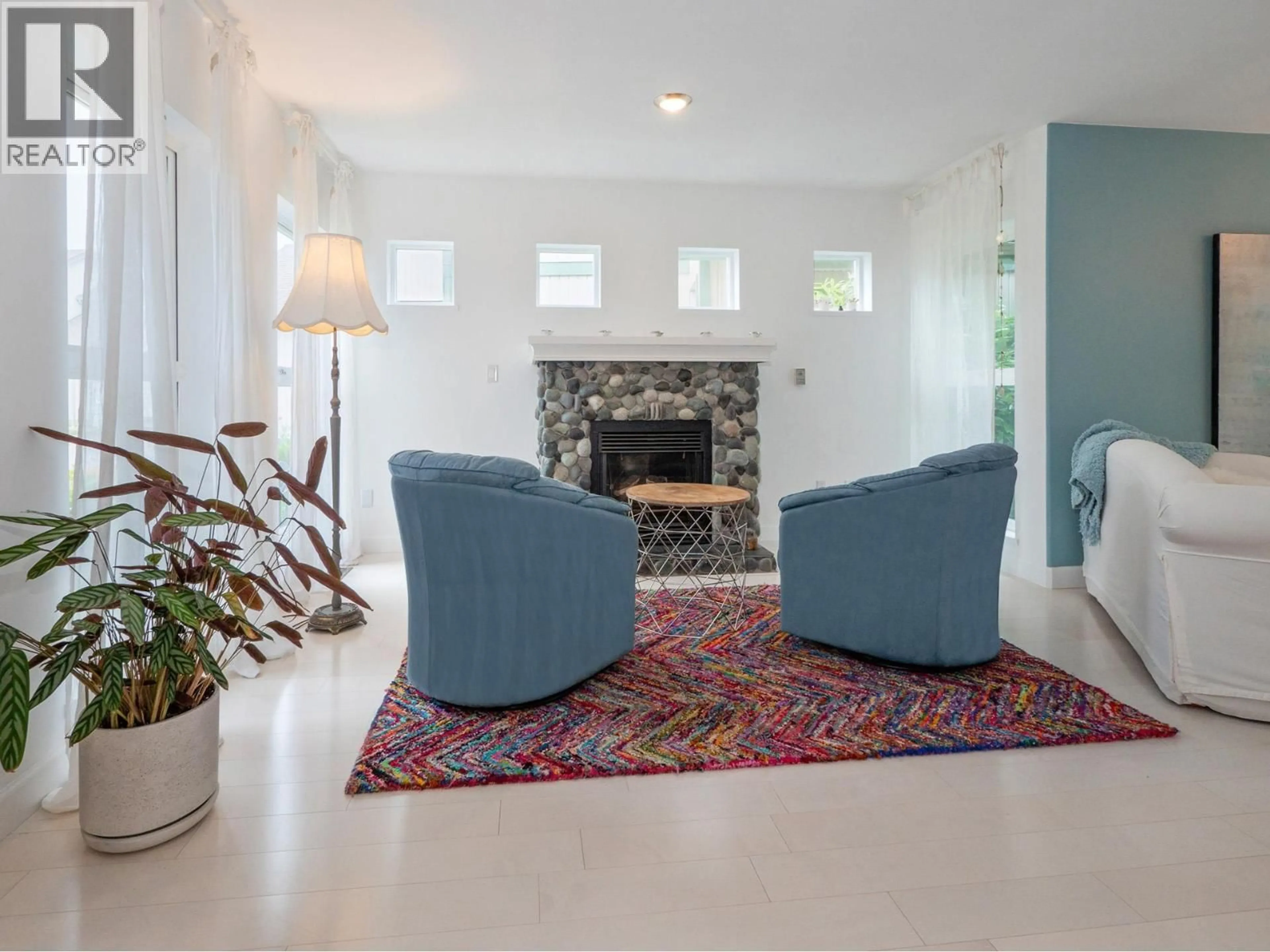 Living room with furniture, unknown for 6 - 735 PARK ROAD, Gibsons British Columbia V0N1V7
