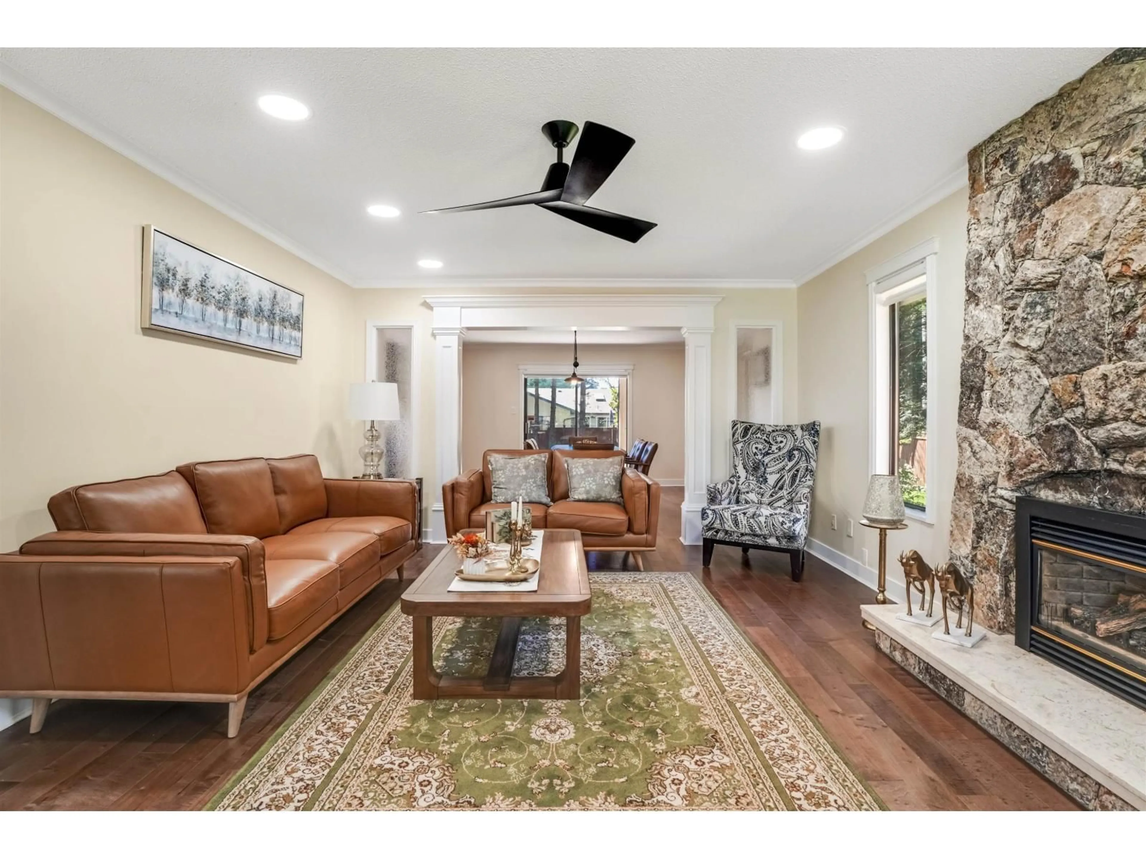 Living room with furniture, unknown for 13846 18 AVENUE, Surrey British Columbia V4A1W4