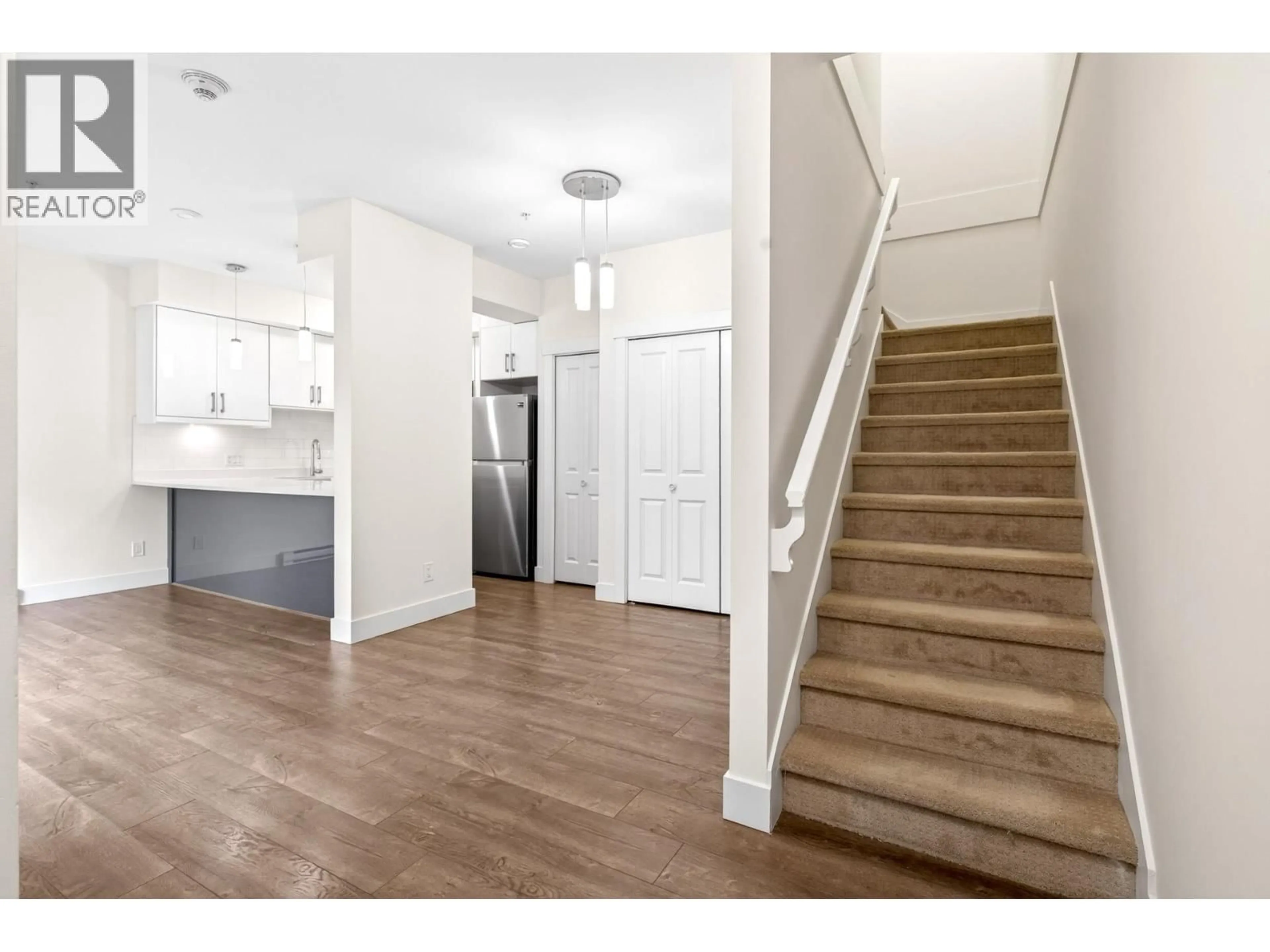 Indoor entryway for 12 - 4033 DOMINION STREET, Burnaby British Columbia V5G0C2
