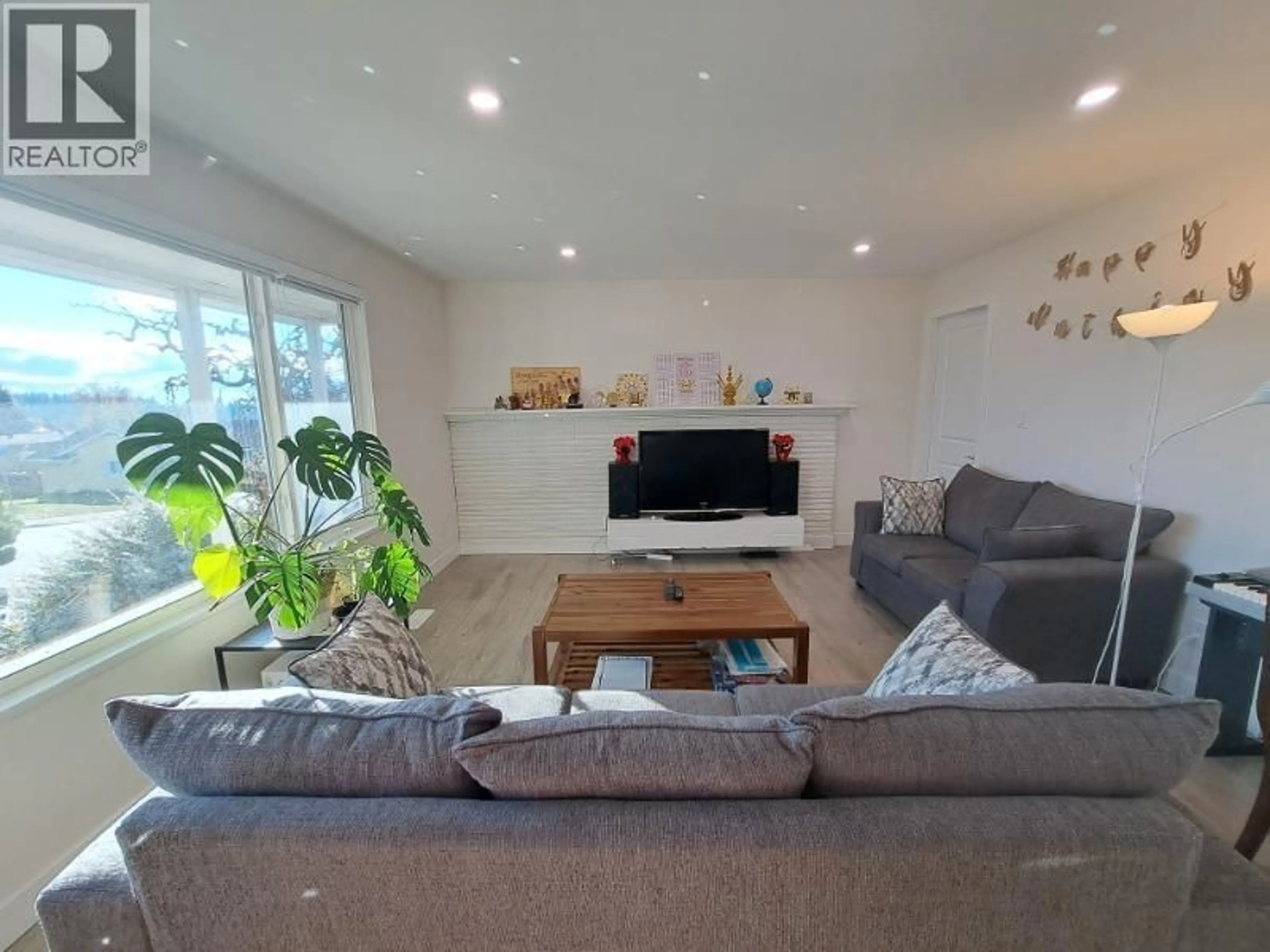 Living room with furniture, unknown for 131 RICKMAN PLACE, New Westminster British Columbia V3L4P8