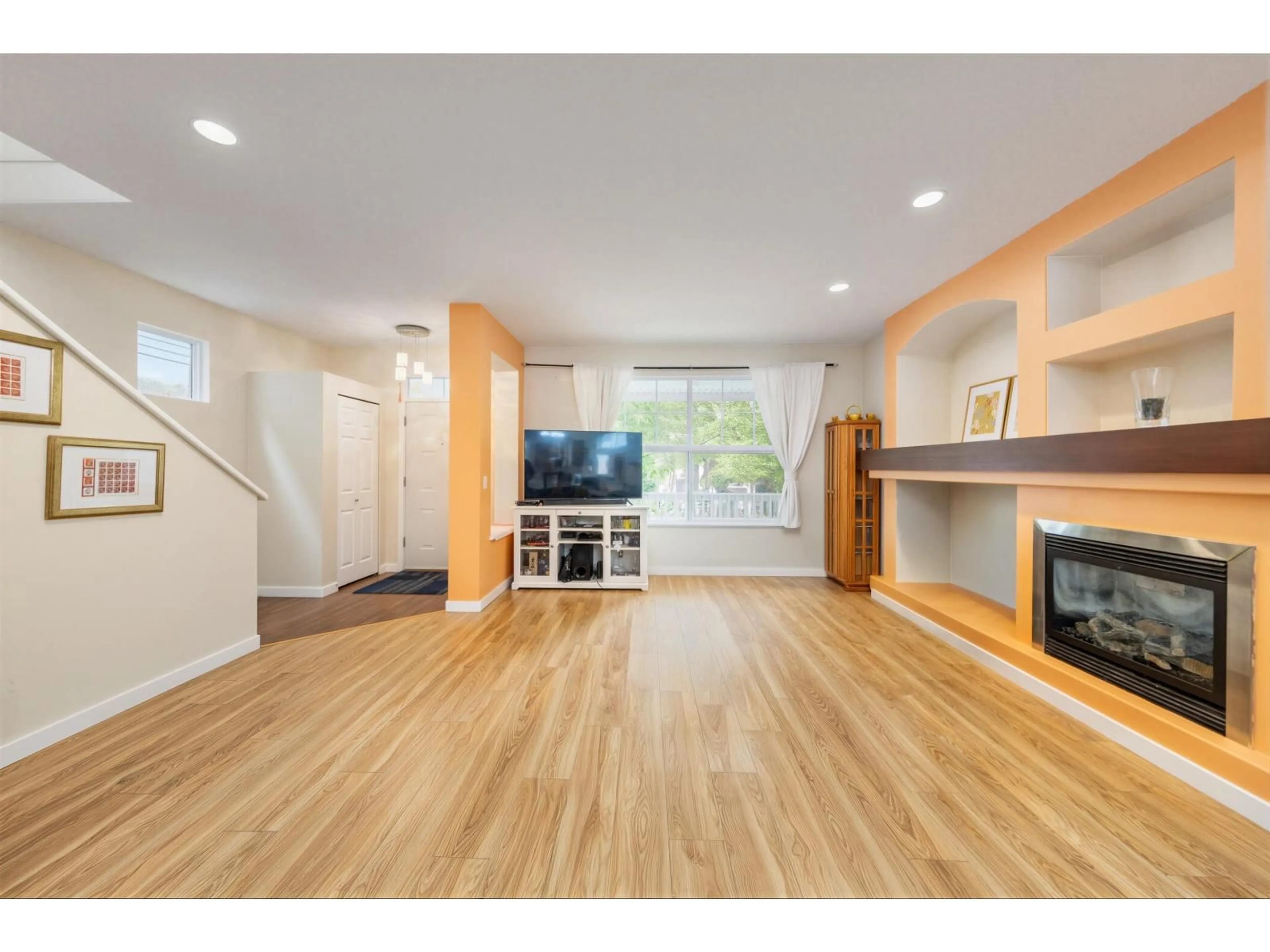 Unknown for 15186 61A AVENUE, Surrey British Columbia V3S5J7