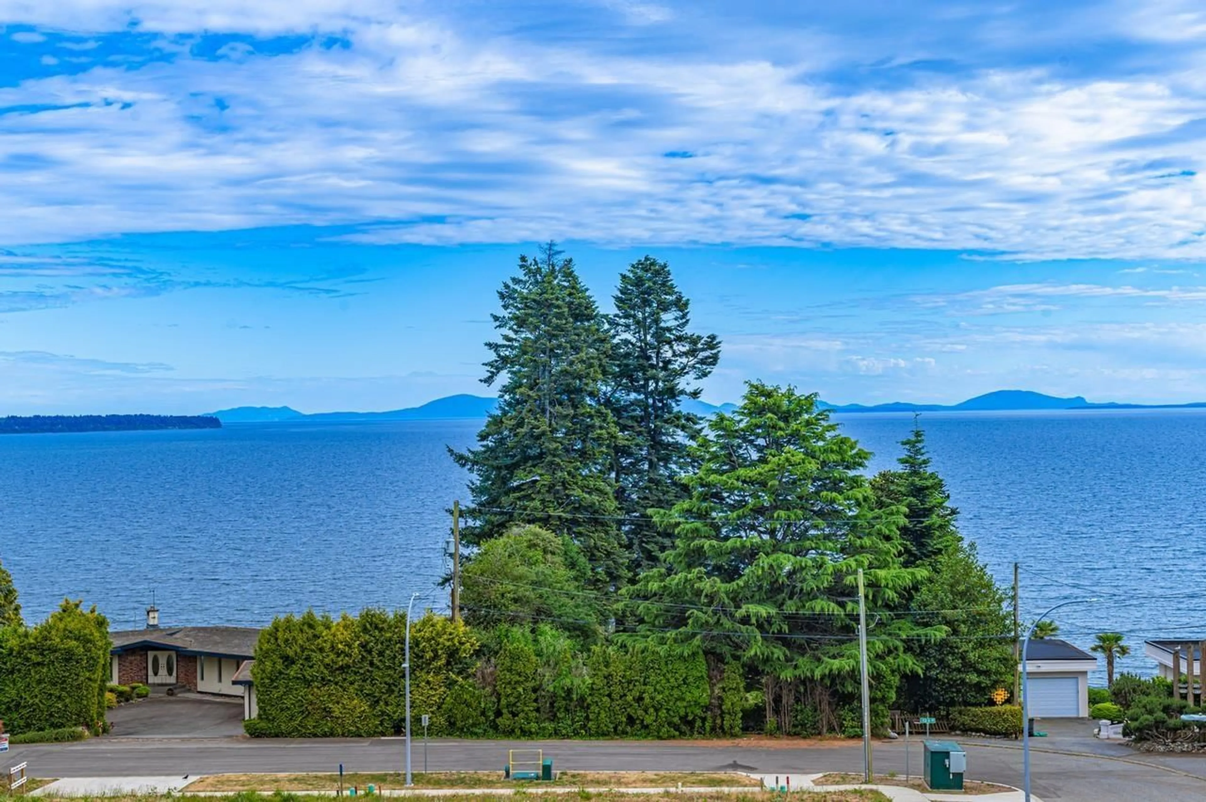 Patio, water/lake/river/ocean view for 13372 MARINE DRIVE, Surrey British Columbia V4A1G2