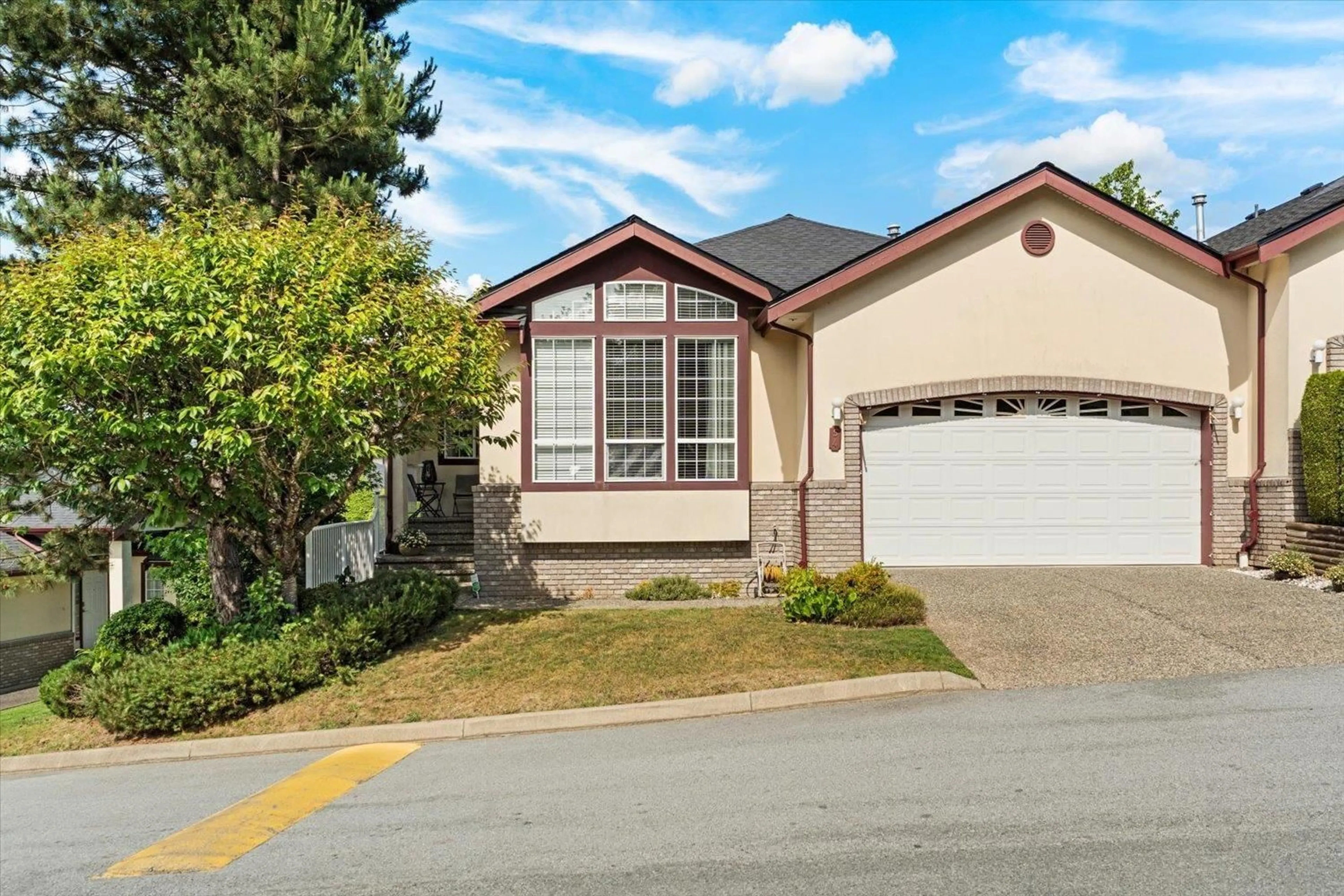 Home with vinyl exterior material, street for 54 - 32777 CHILCOTIN DRIVE, Abbotsford British Columbia V2T5W4