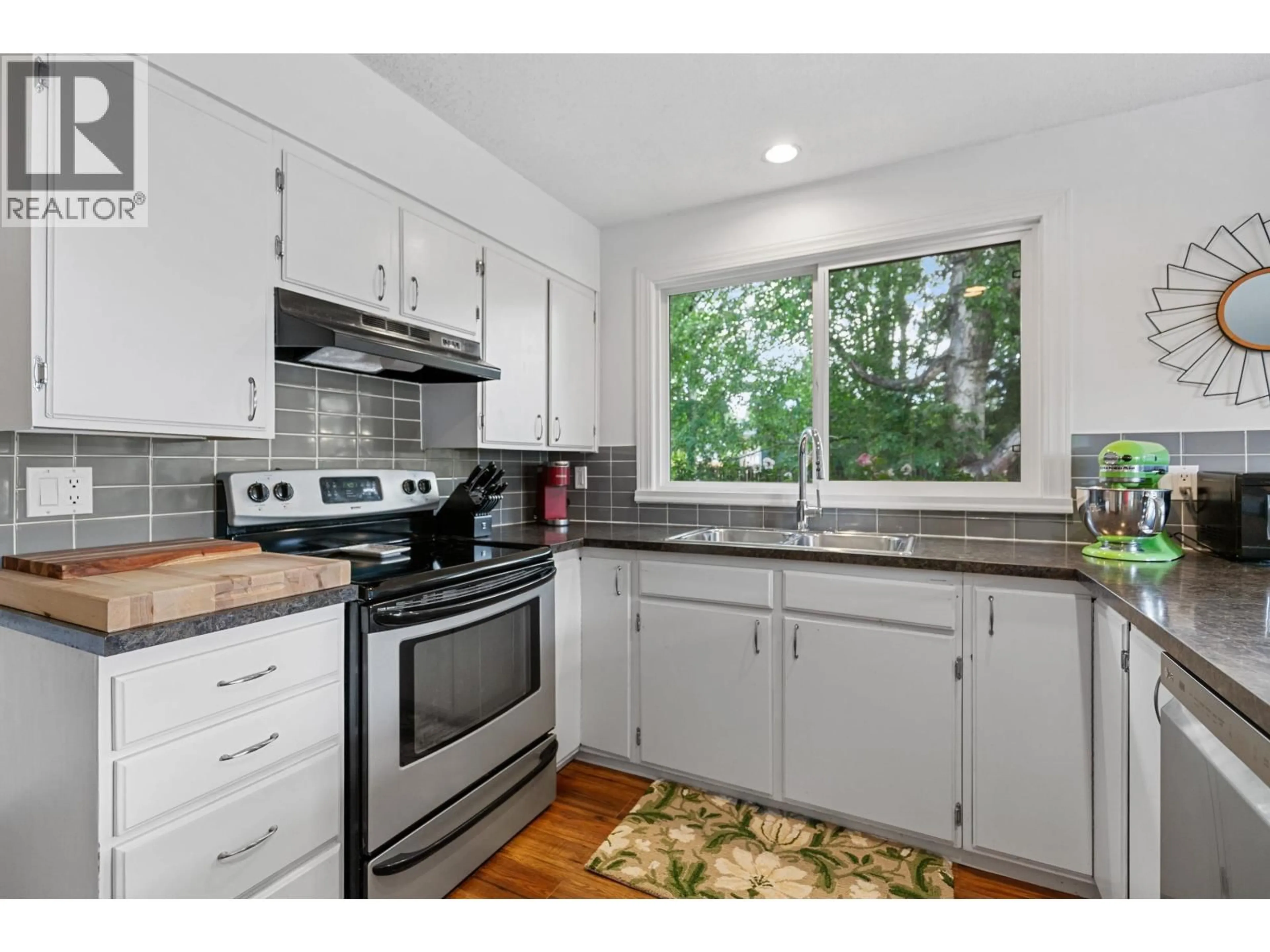 Standard kitchen, wood/laminate floor for 5305 DALHOUSIE DRIVE, Prince George British Columbia V2N2A1
