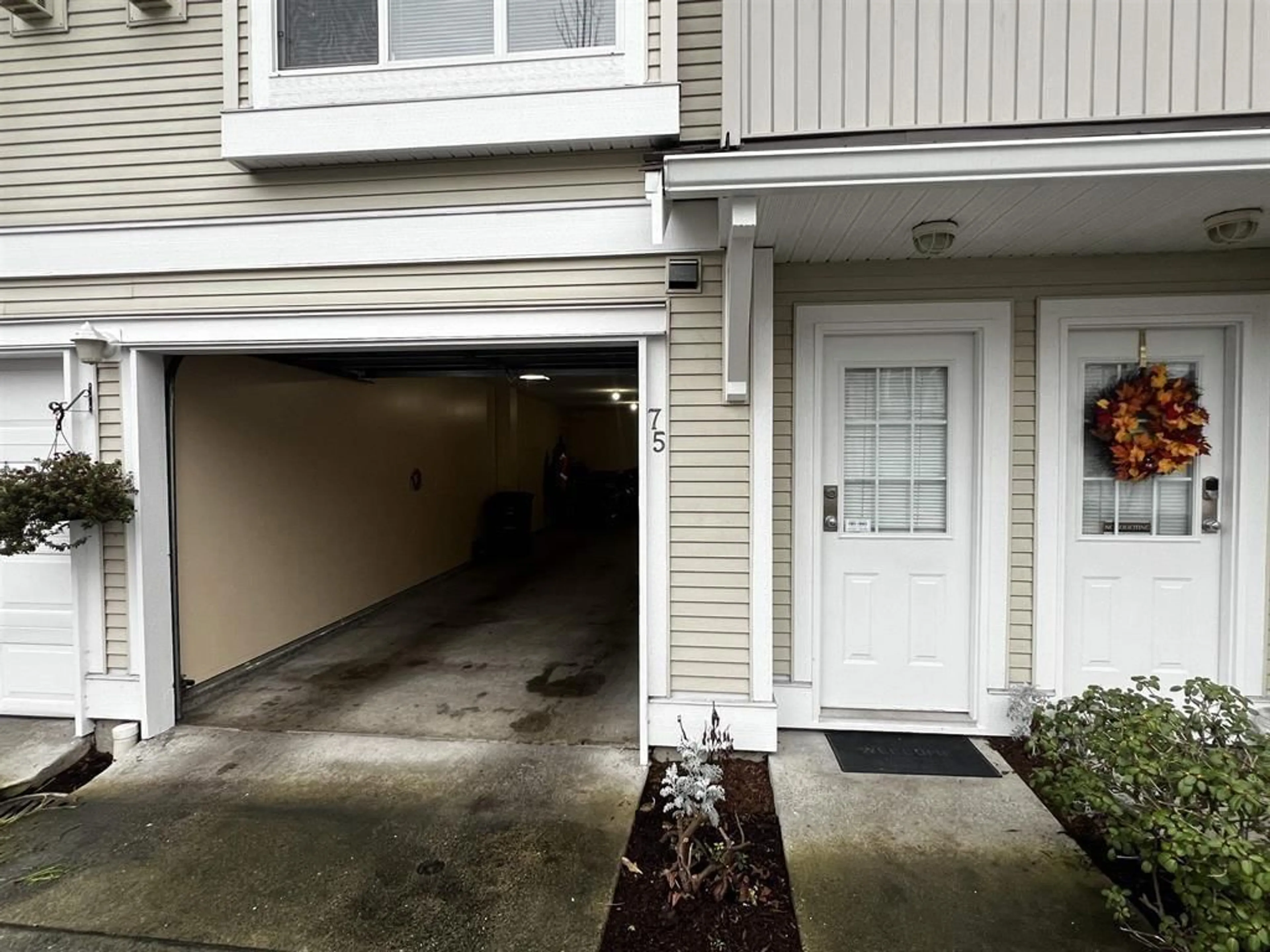Unknown for 75 - 12110 75A AVENUE, Surrey British Columbia V3W1M1