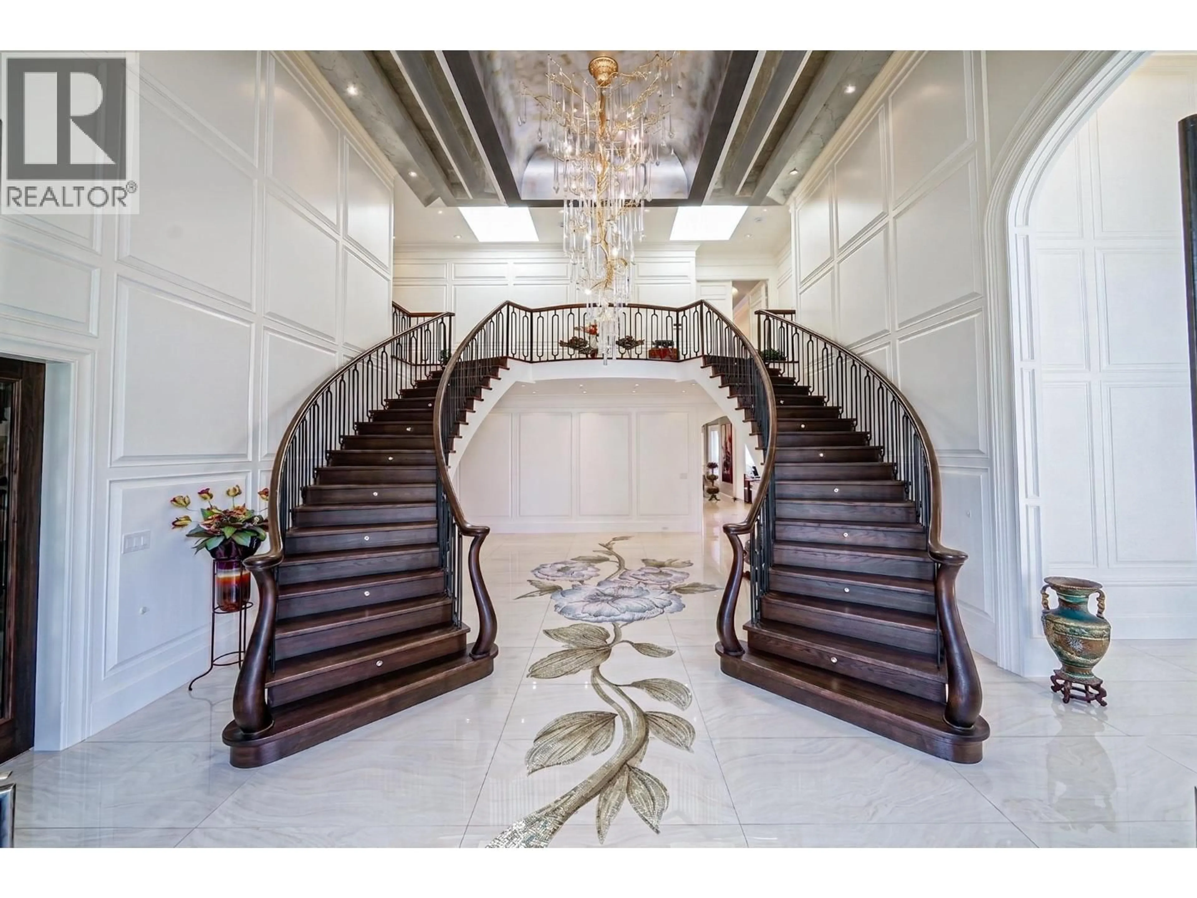 Indoor foyer for 4751 GRANVILLE AVENUE, Richmond British Columbia V7C1E5