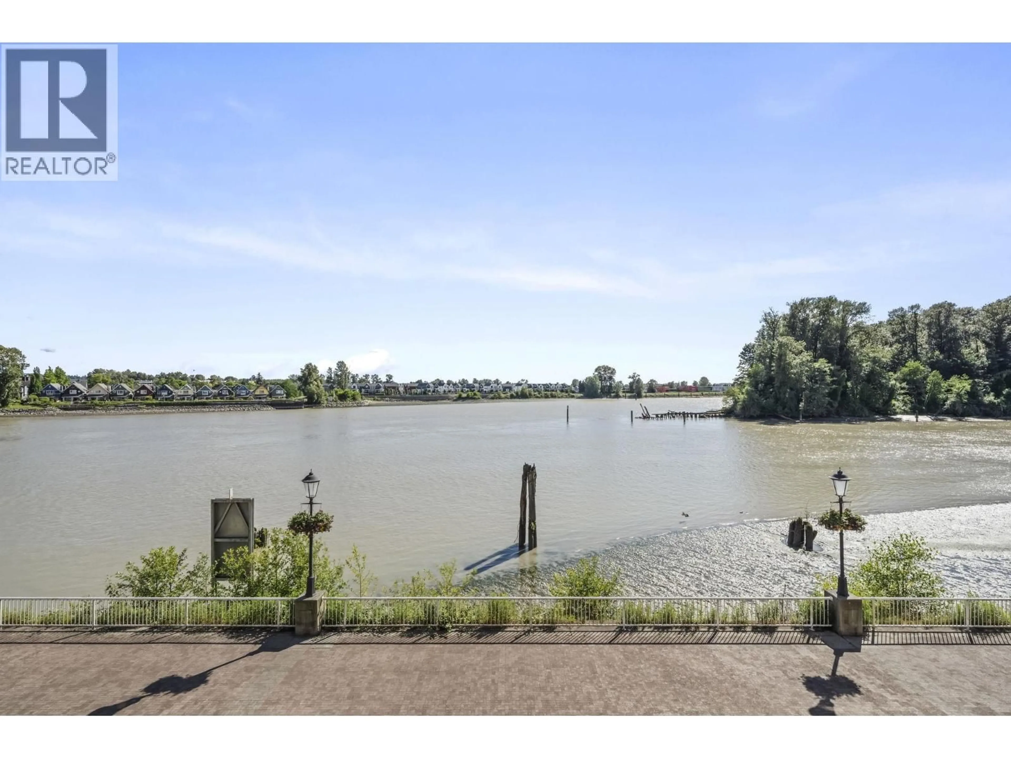 A pic from outside/outdoor area/front of a property/back of a property/a pic from drone, water/lake/river/ocean view for 312 - 6 RENAISSANCE SQUARE, New Westminster British Columbia V3M6N8