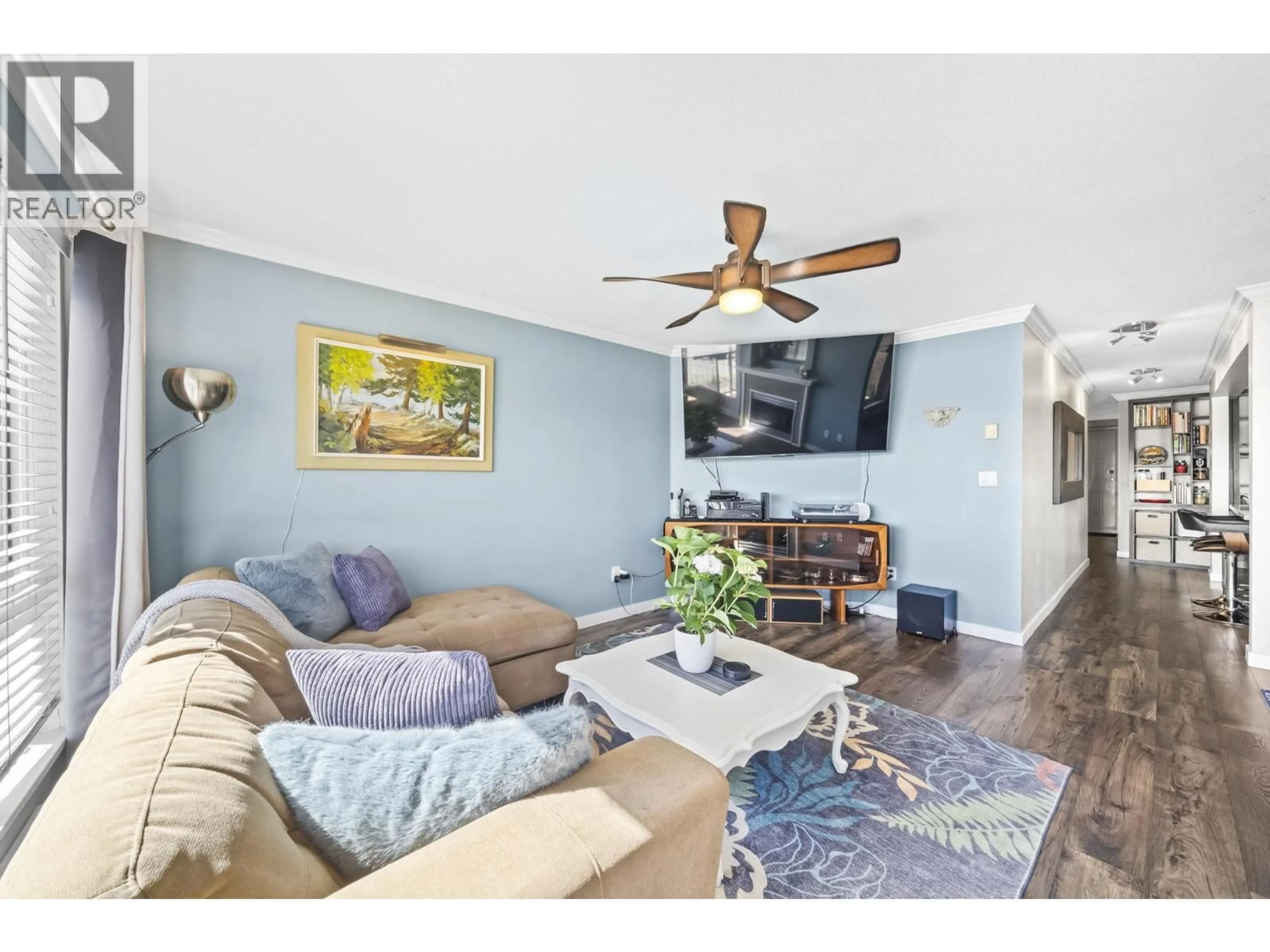 Living room with furniture, wood/laminate floor for 312 - 6 RENAISSANCE SQUARE, New Westminster British Columbia V3M6N8