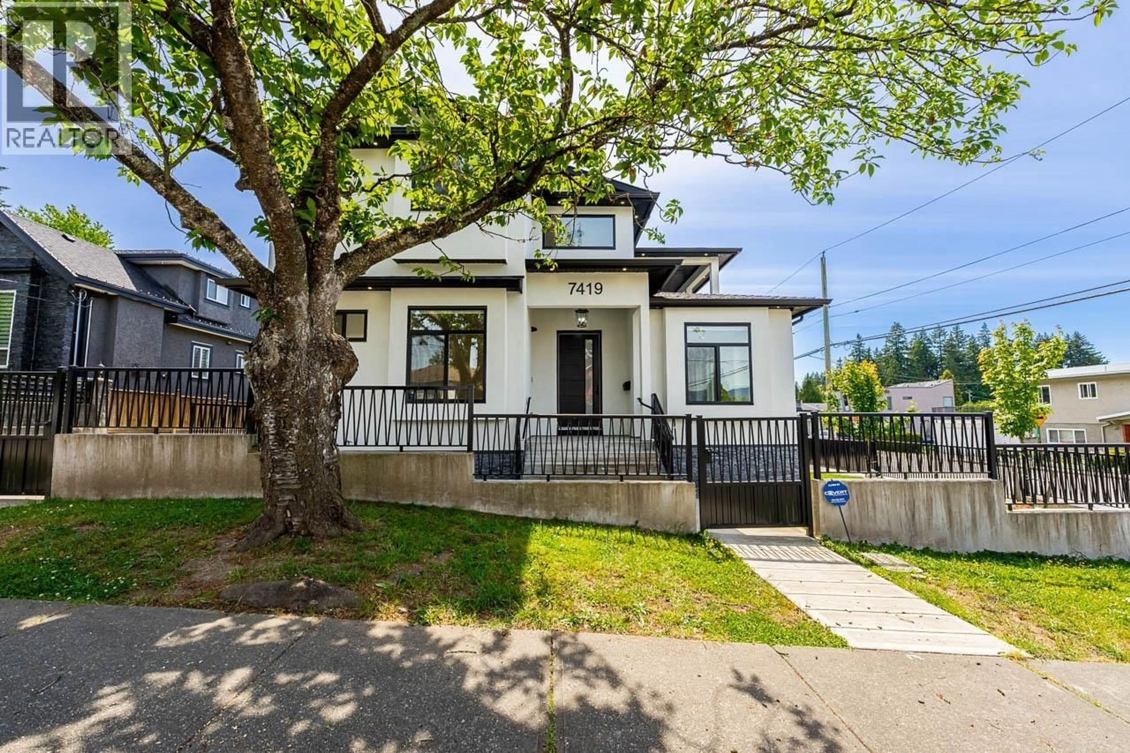 Unknown for 7419 1ST STREET, Burnaby British Columbia V3N3S9