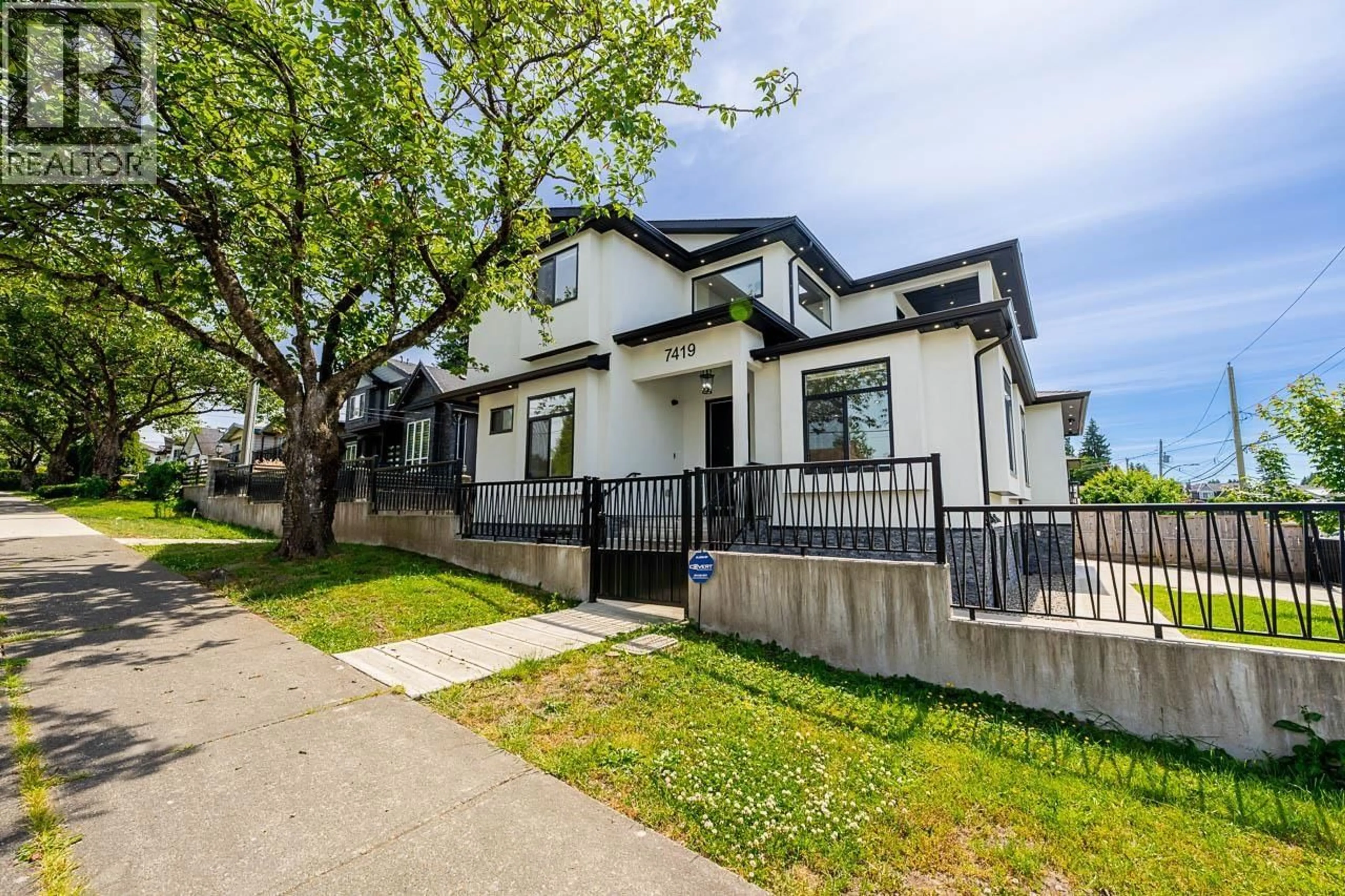 Unknown for 7419 1ST STREET, Burnaby British Columbia V3N3S9