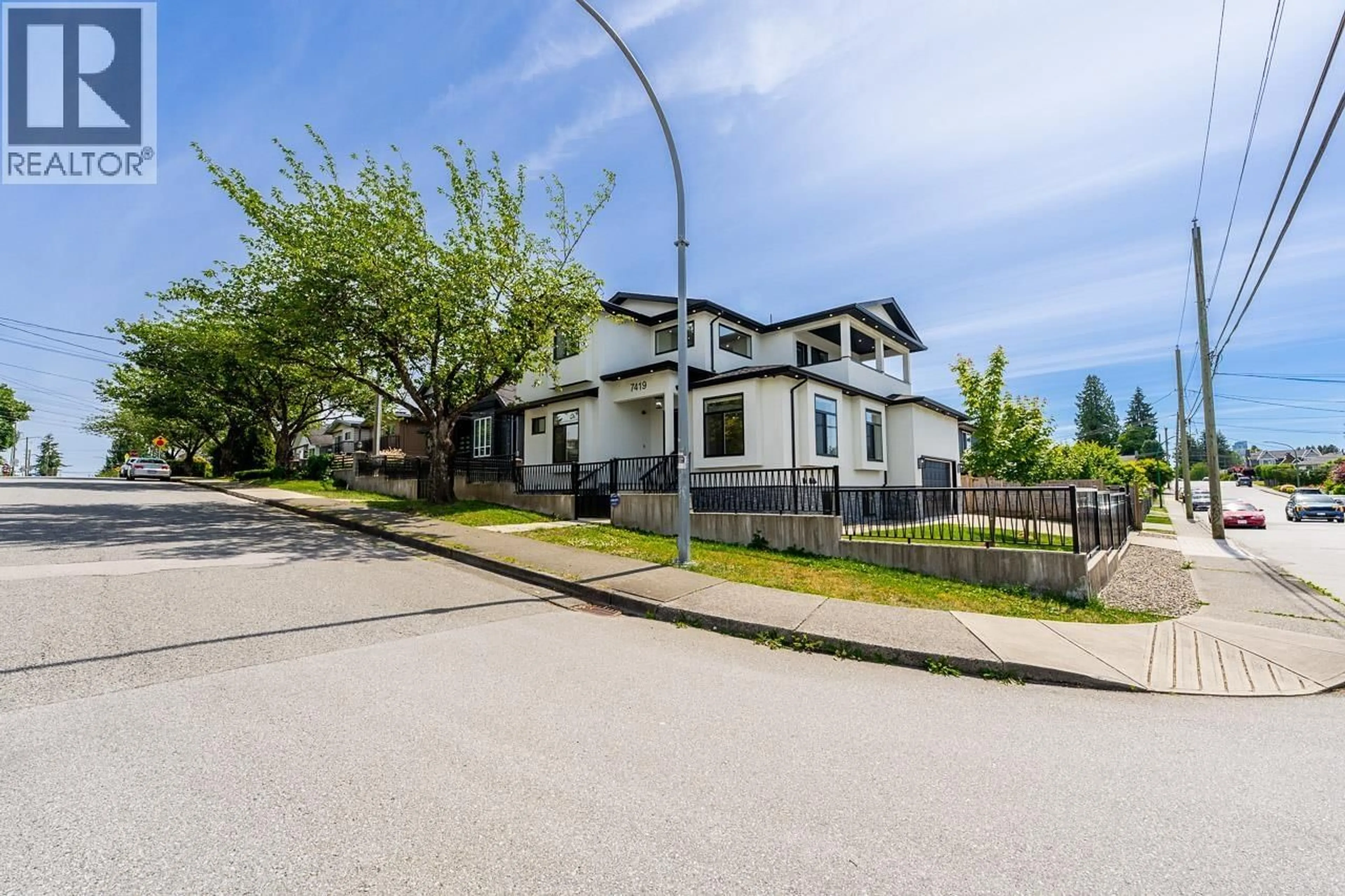 Unknown for 7419 1ST STREET, Burnaby British Columbia V3N3S9
