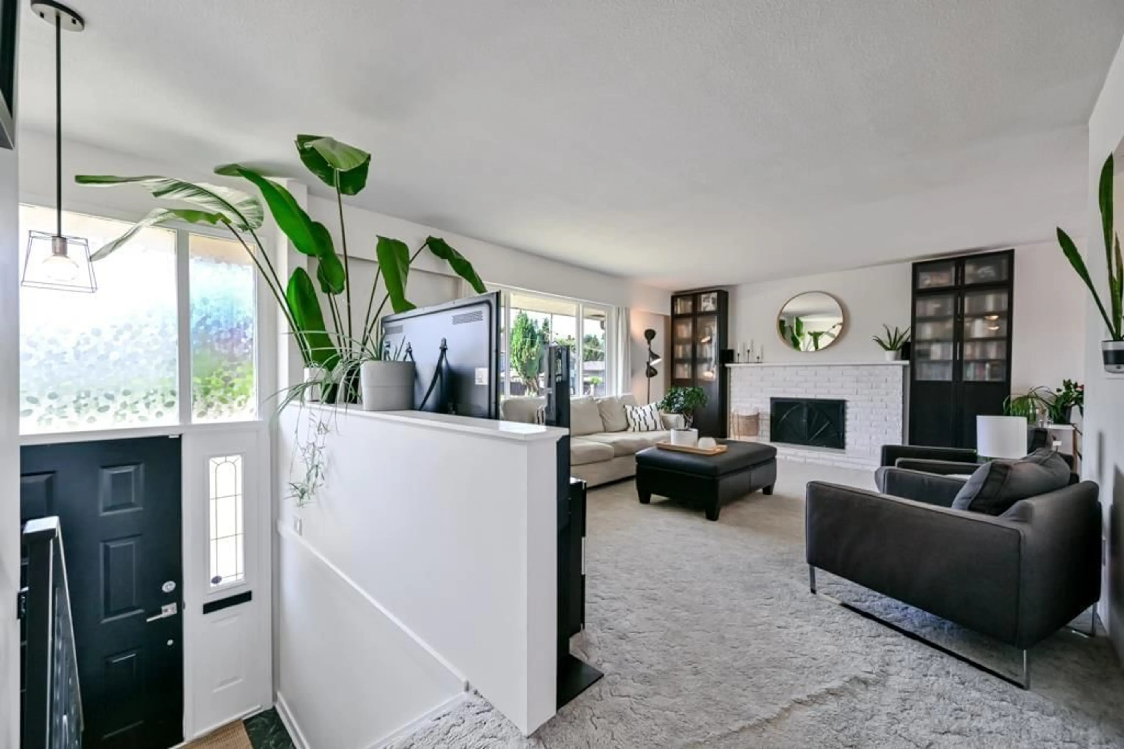 Living room with furniture, unknown for 13095 103A AVENUE, Surrey British Columbia V3T1S4