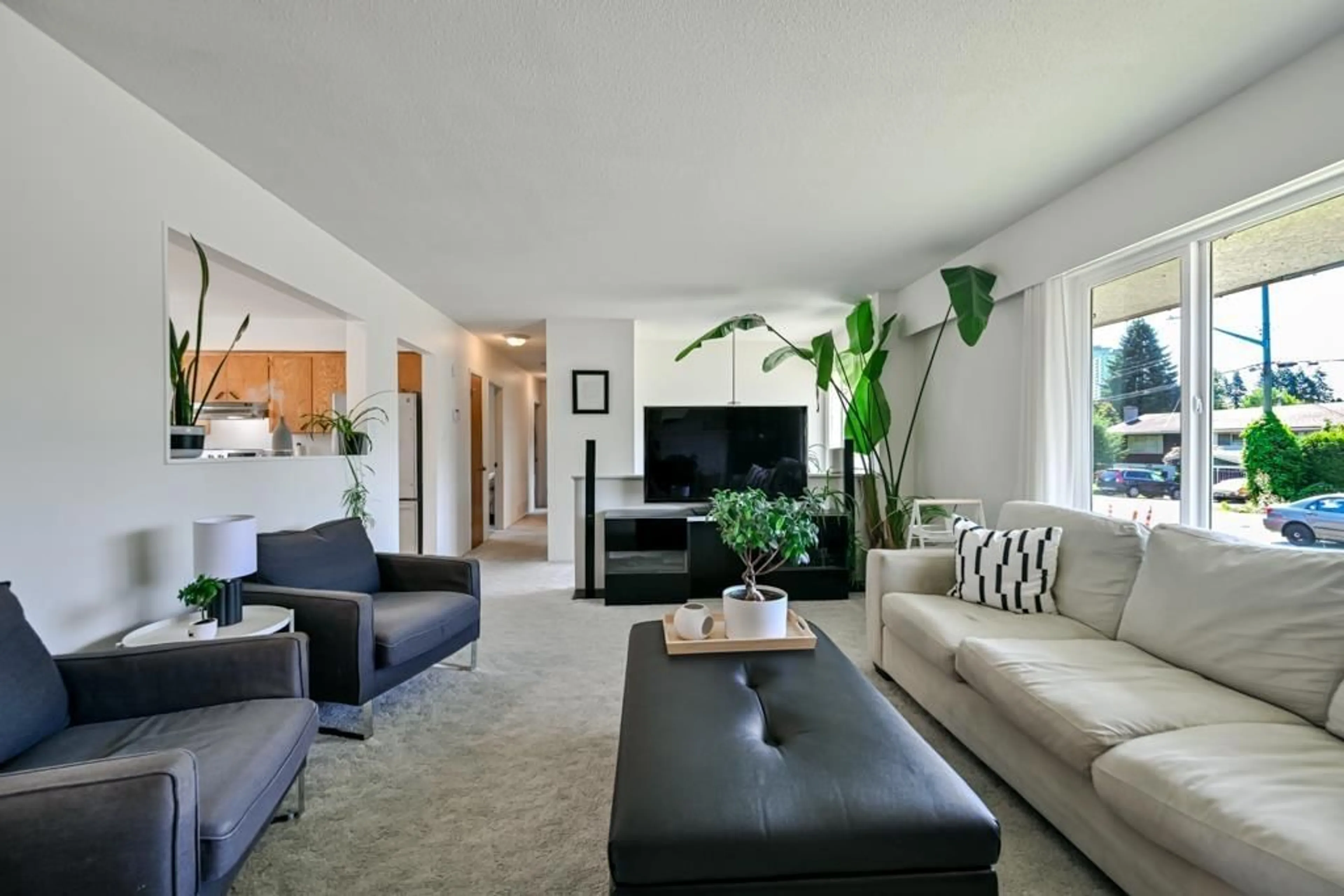 Living room with furniture, unknown for 13095 103A AVENUE, Surrey British Columbia V3T1S4