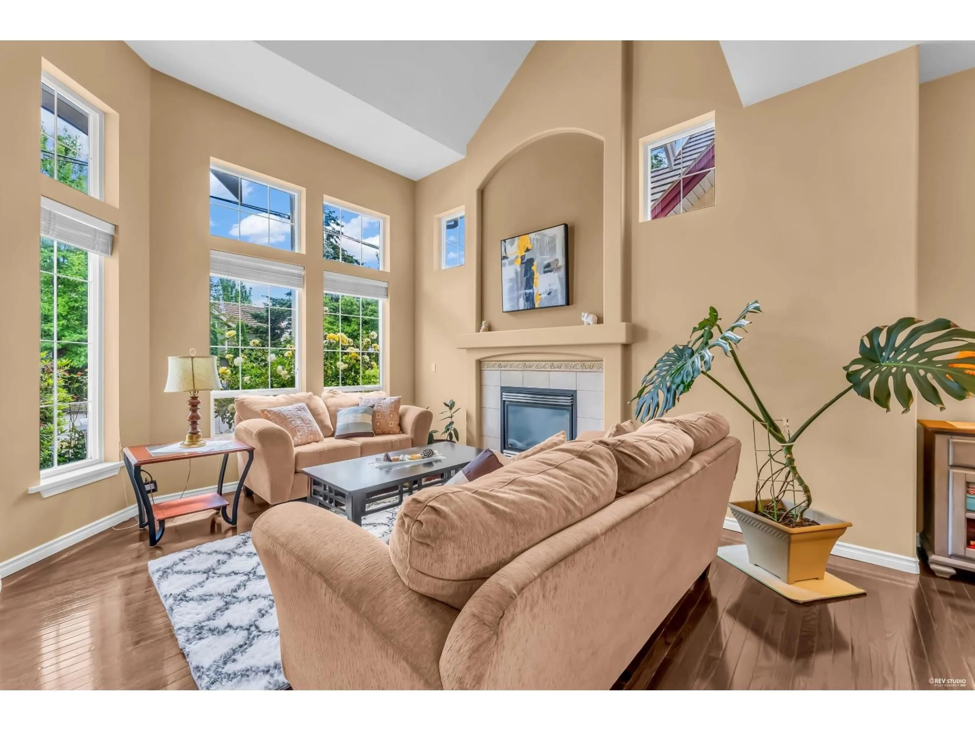 Living room with furniture, unknown for 15353 36 AVENUE, Surrey British Columbia V3Z0J5