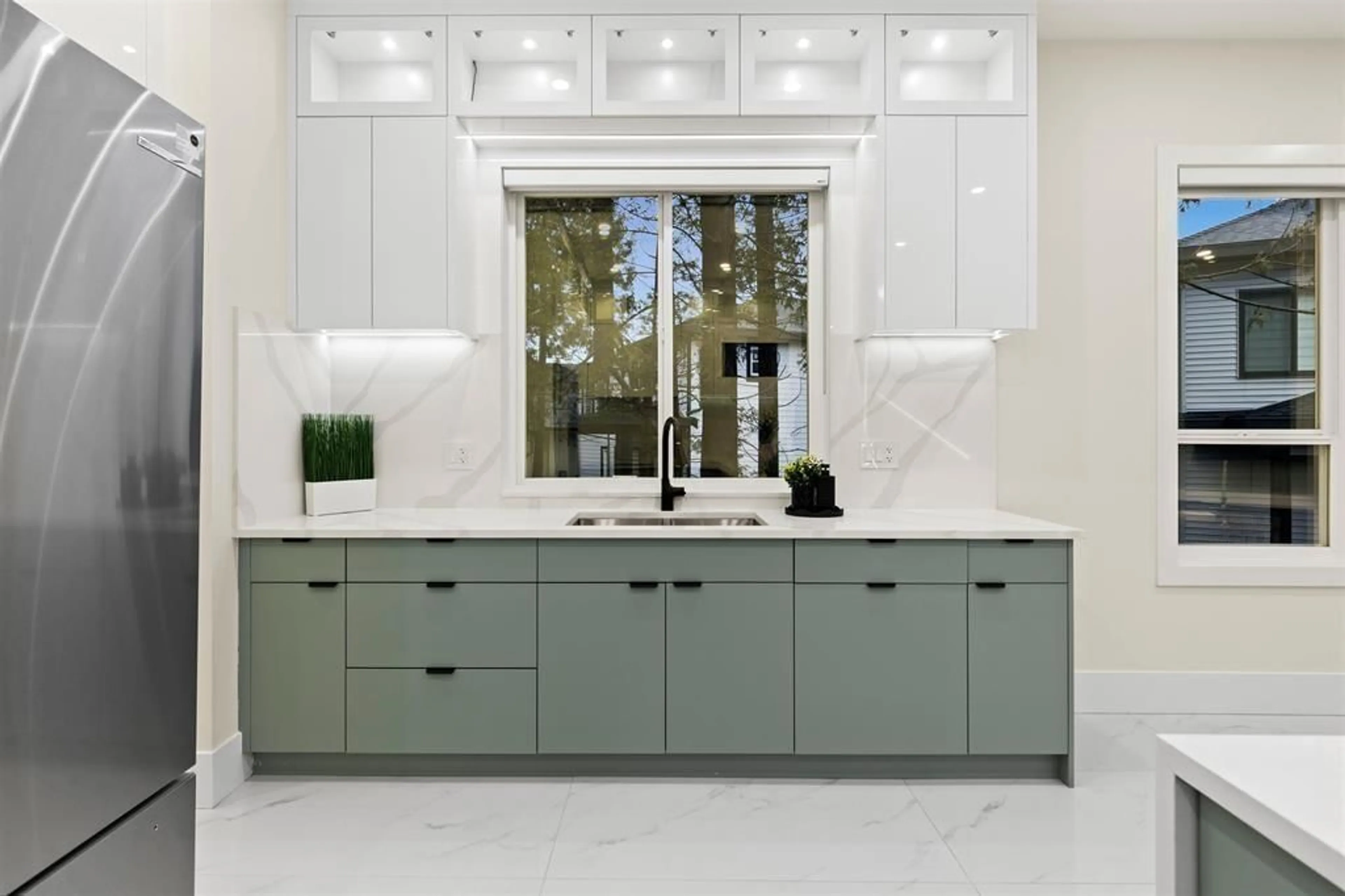 Contemporary kitchen, ceramic/tile floor for 5808 137B STREET, Surrey British Columbia V3X2R7