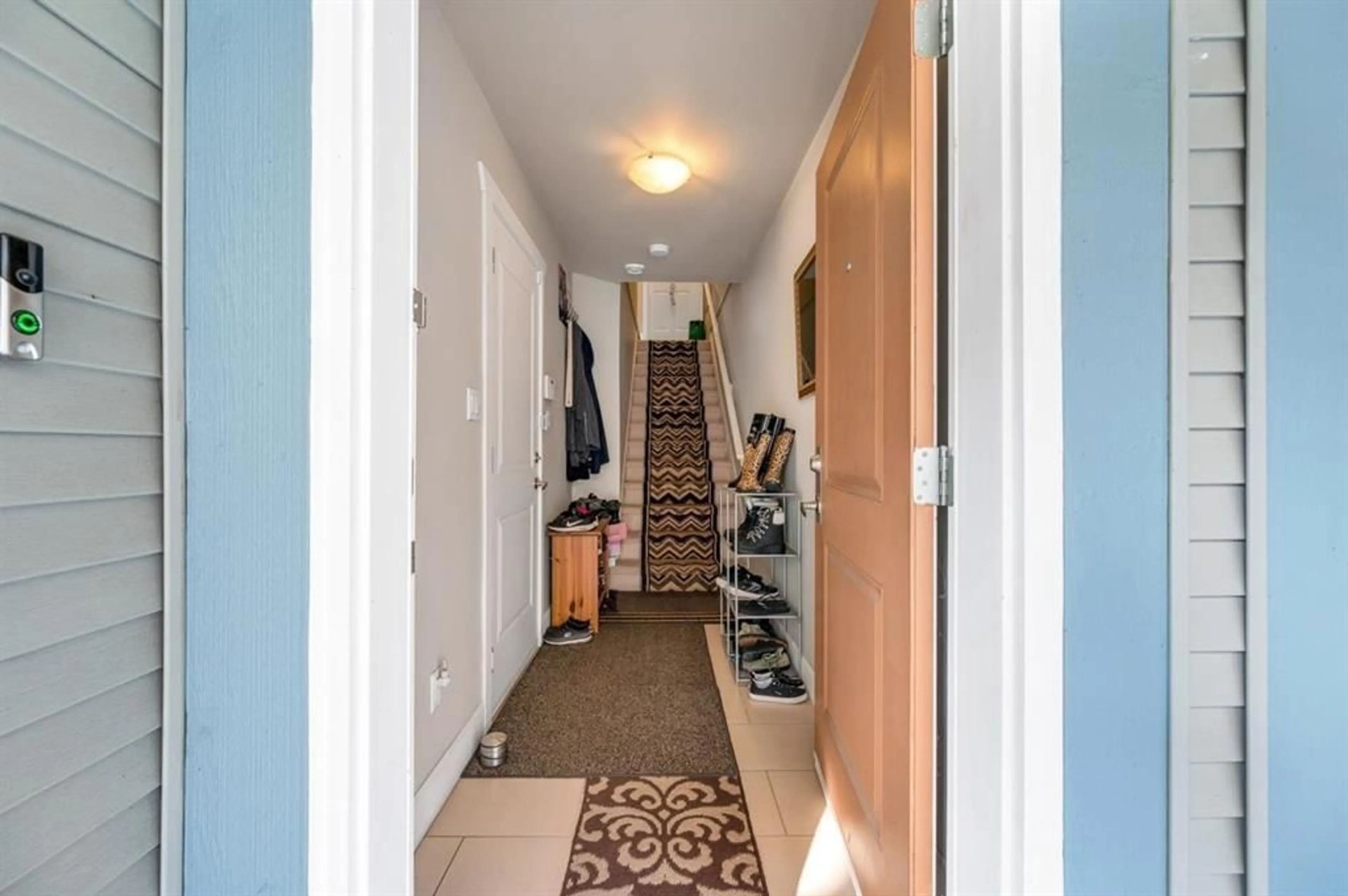 Indoor entryway for 45 - 12036 66 AVENUE, Surrey British Columbia V3W3M2