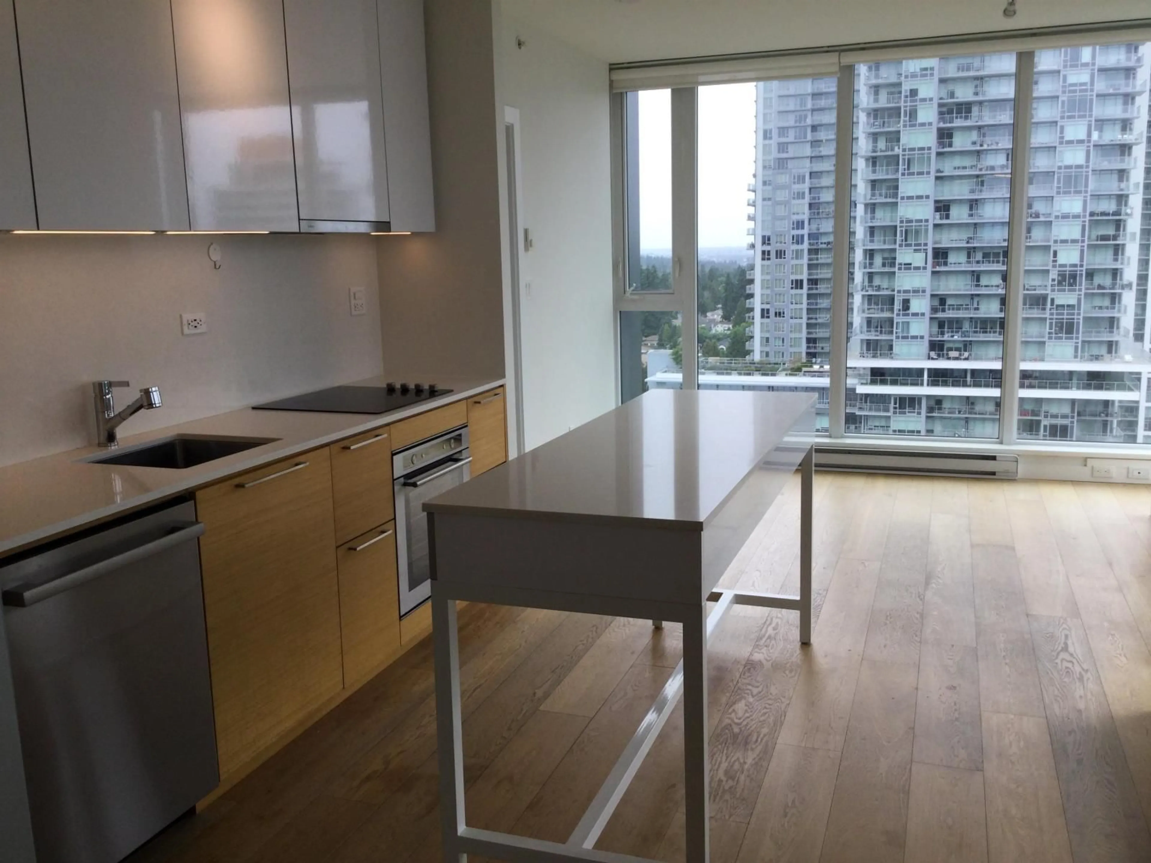 Standard kitchen, unknown for 2406 - 13438 CENTRAL AVENUE, Surrey British Columbia V3T0N2