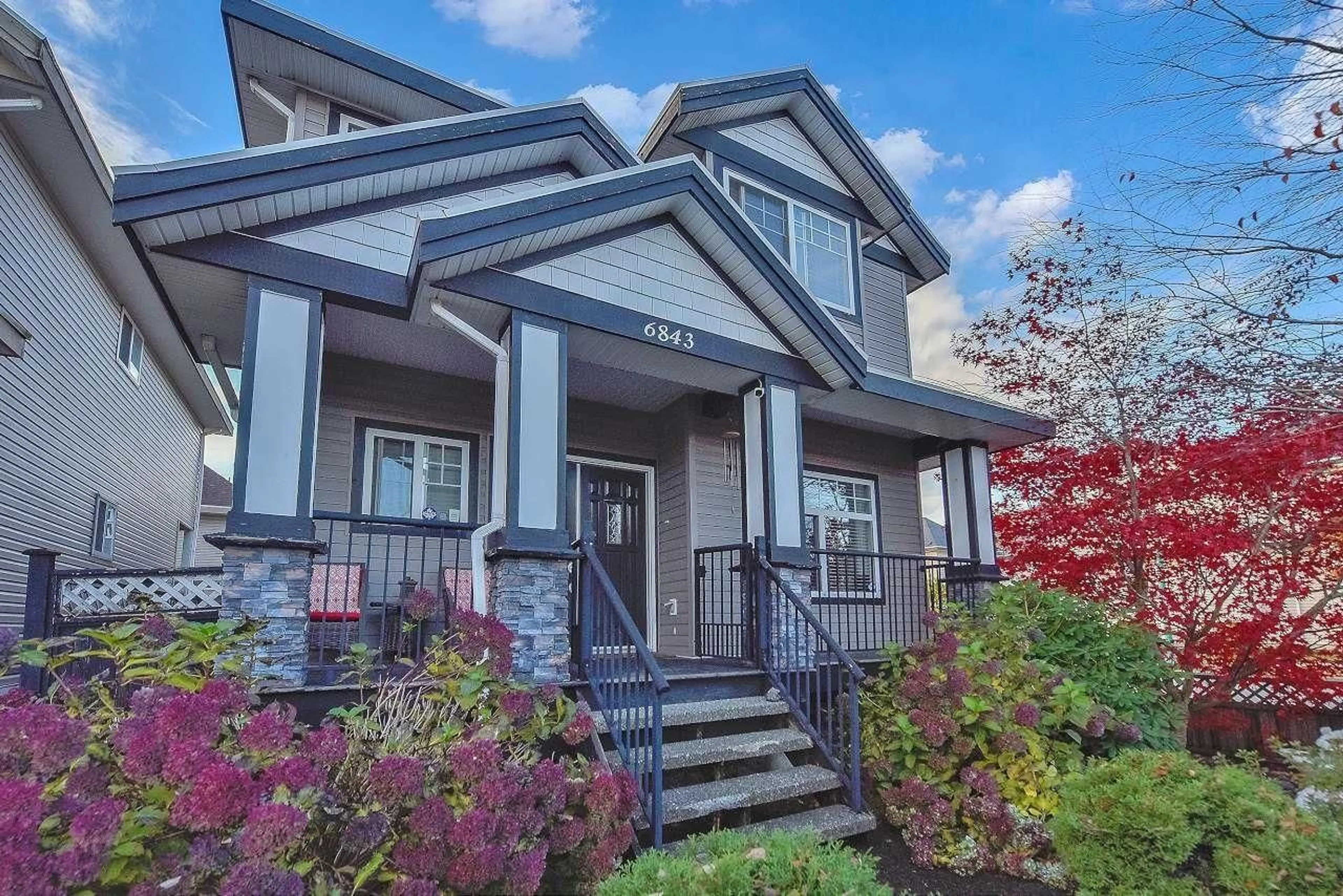 Home with vinyl exterior material, street for 6843 192ND STREET, Surrey British Columbia V4N0Z6