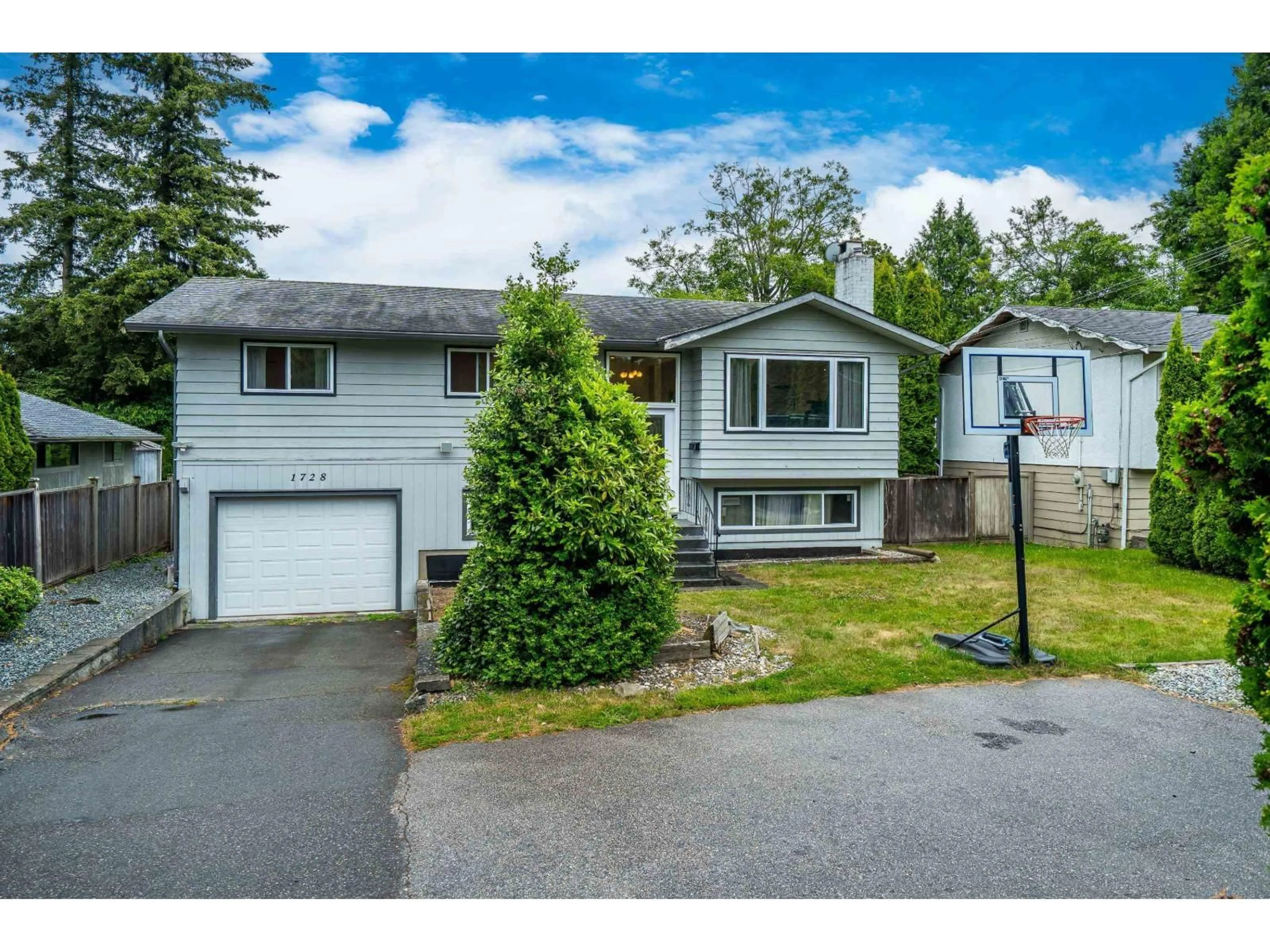 A pic from outside/outdoor area/front of a property/back of a property/a pic from drone, street for 1728 156 STREET, Surrey British Columbia V4A4T1