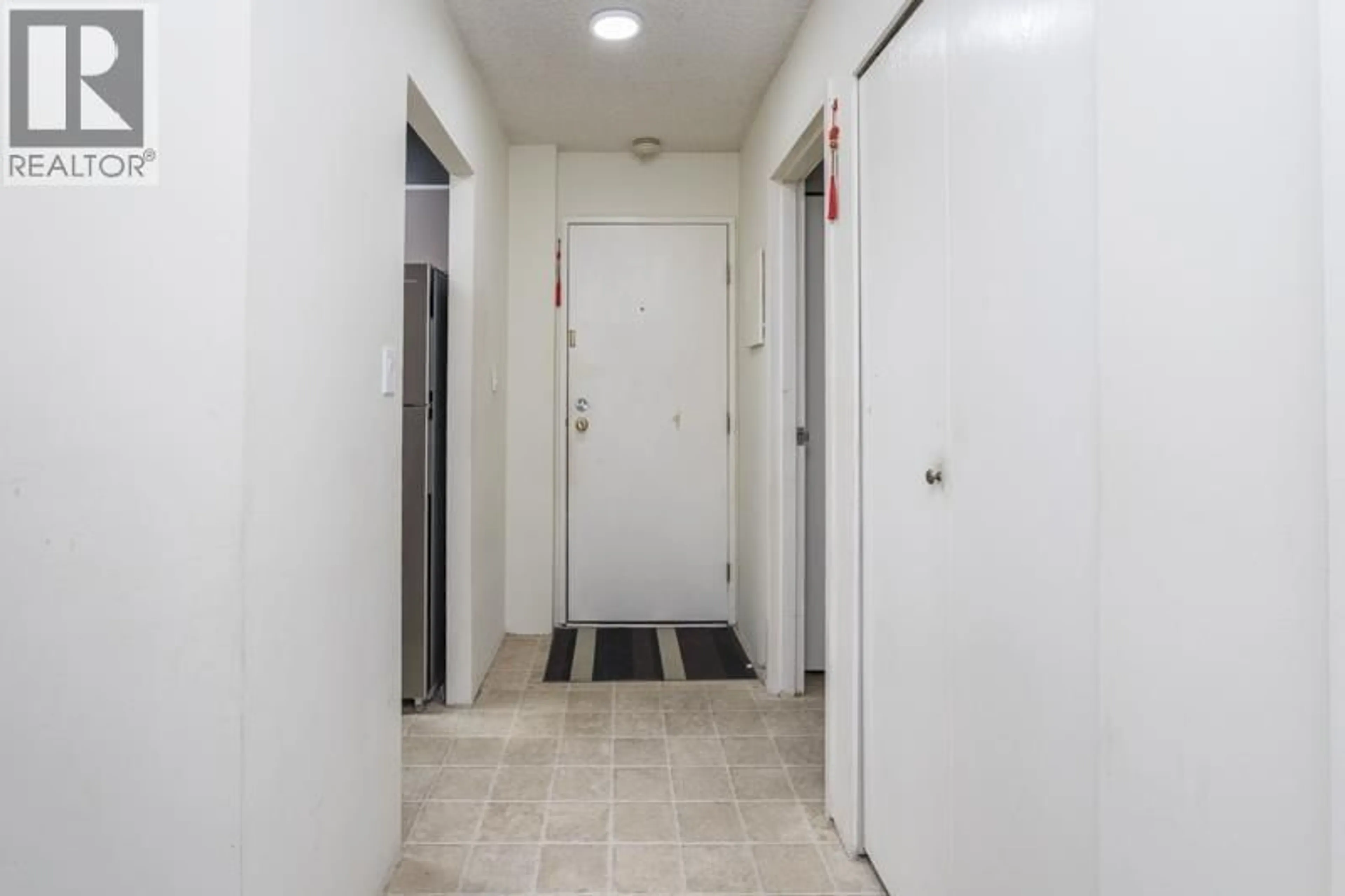 Indoor foyer for 209 - 9300 PARKSVILLE DRIVE, Richmond British Columbia V7E4W3