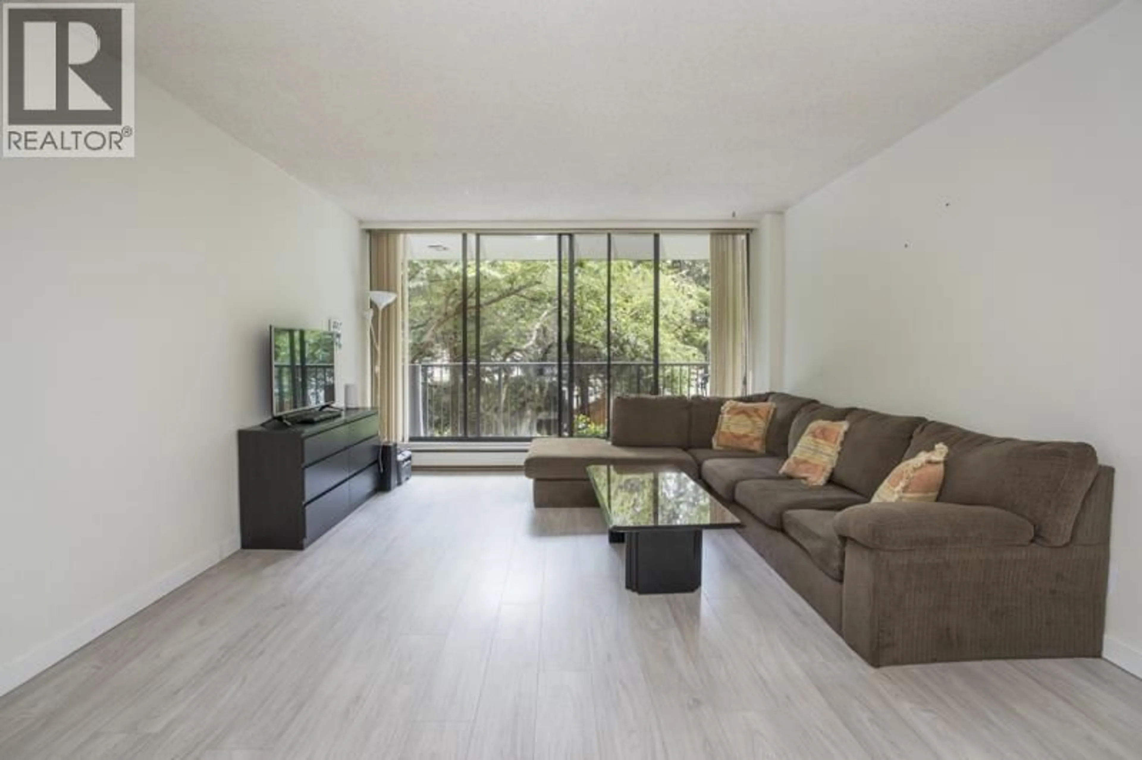 Living room with furniture, wood/laminate floor for 209 - 9300 PARKSVILLE DRIVE, Richmond British Columbia V7E4W3