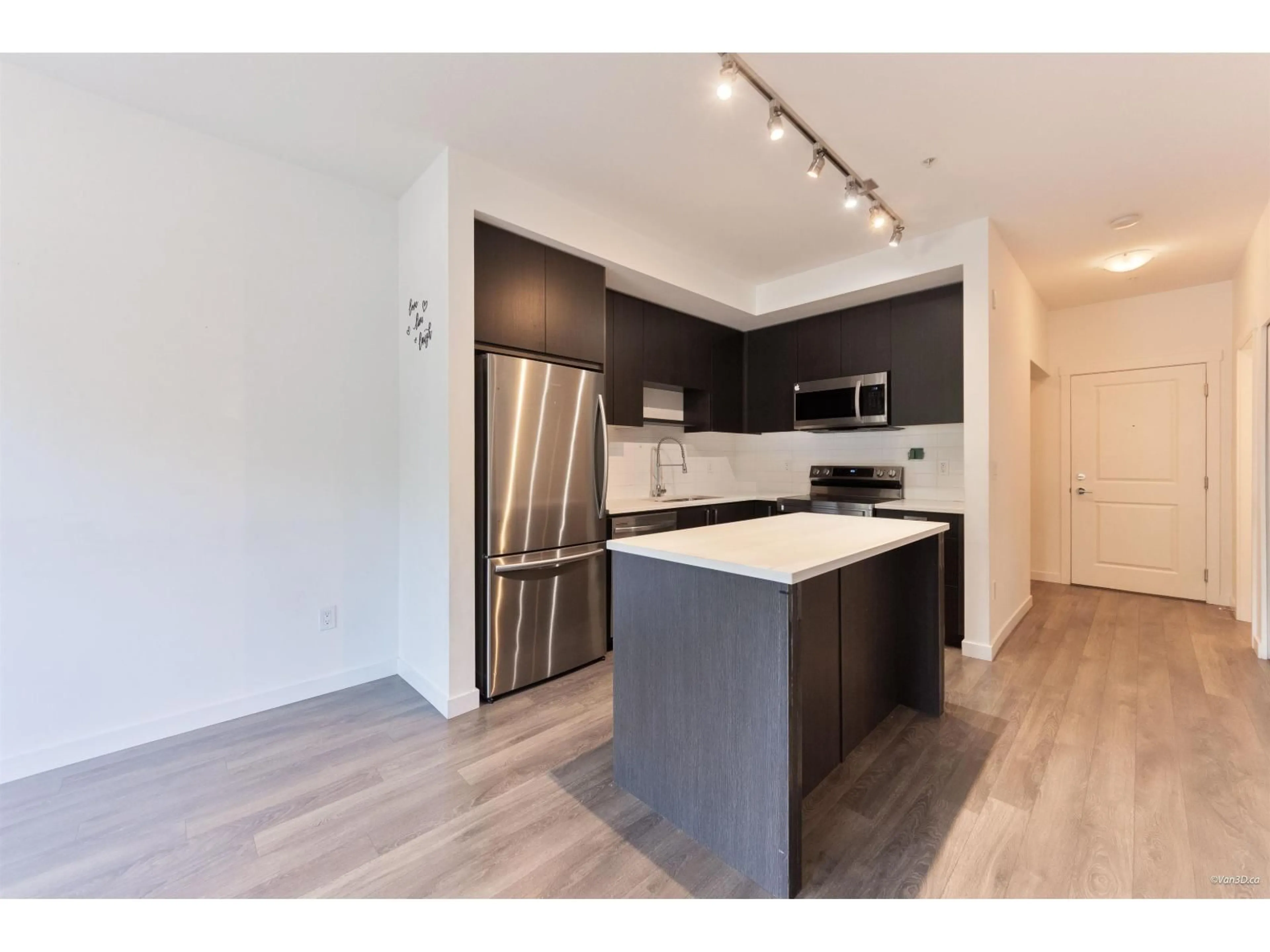 Open concept kitchen, wood/laminate floor for 103 - 13623 81A AVENUE, Surrey British Columbia V3W3N7