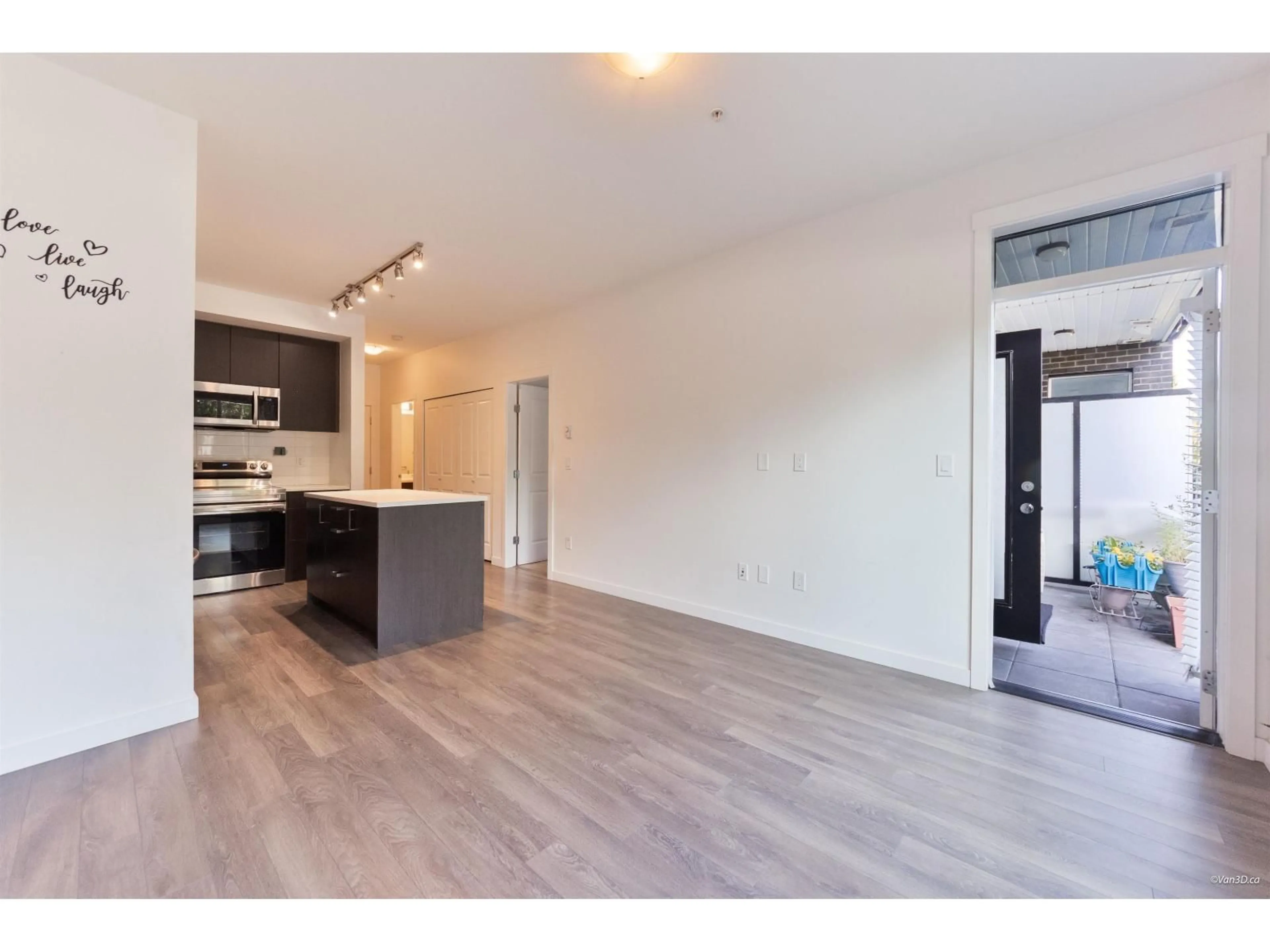 A pic of a room for 103 - 13623 81A AVENUE, Surrey British Columbia V3W3N7