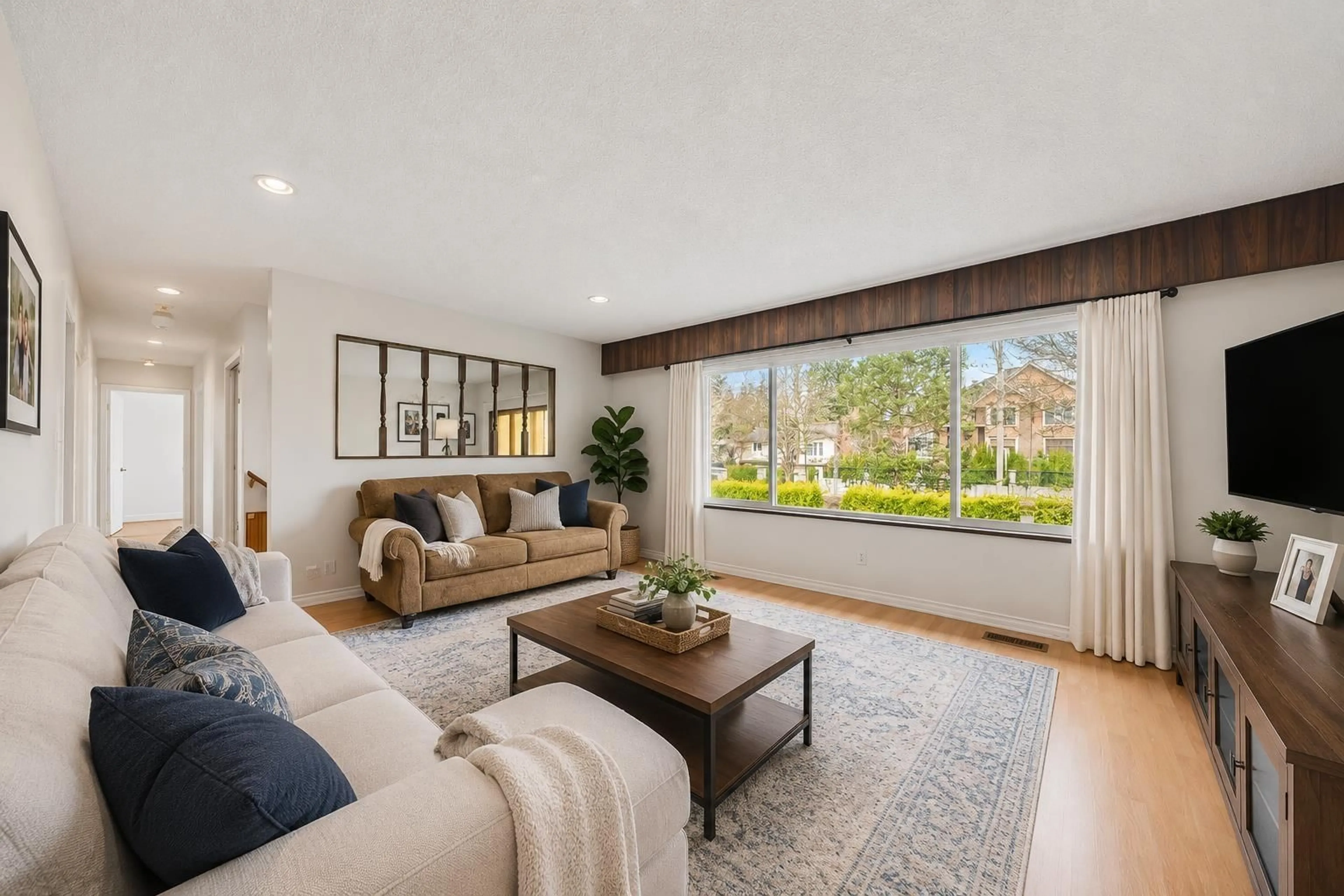 Living room with furniture, unknown for 14058 72 AVENUE, Surrey British Columbia V3W2P8