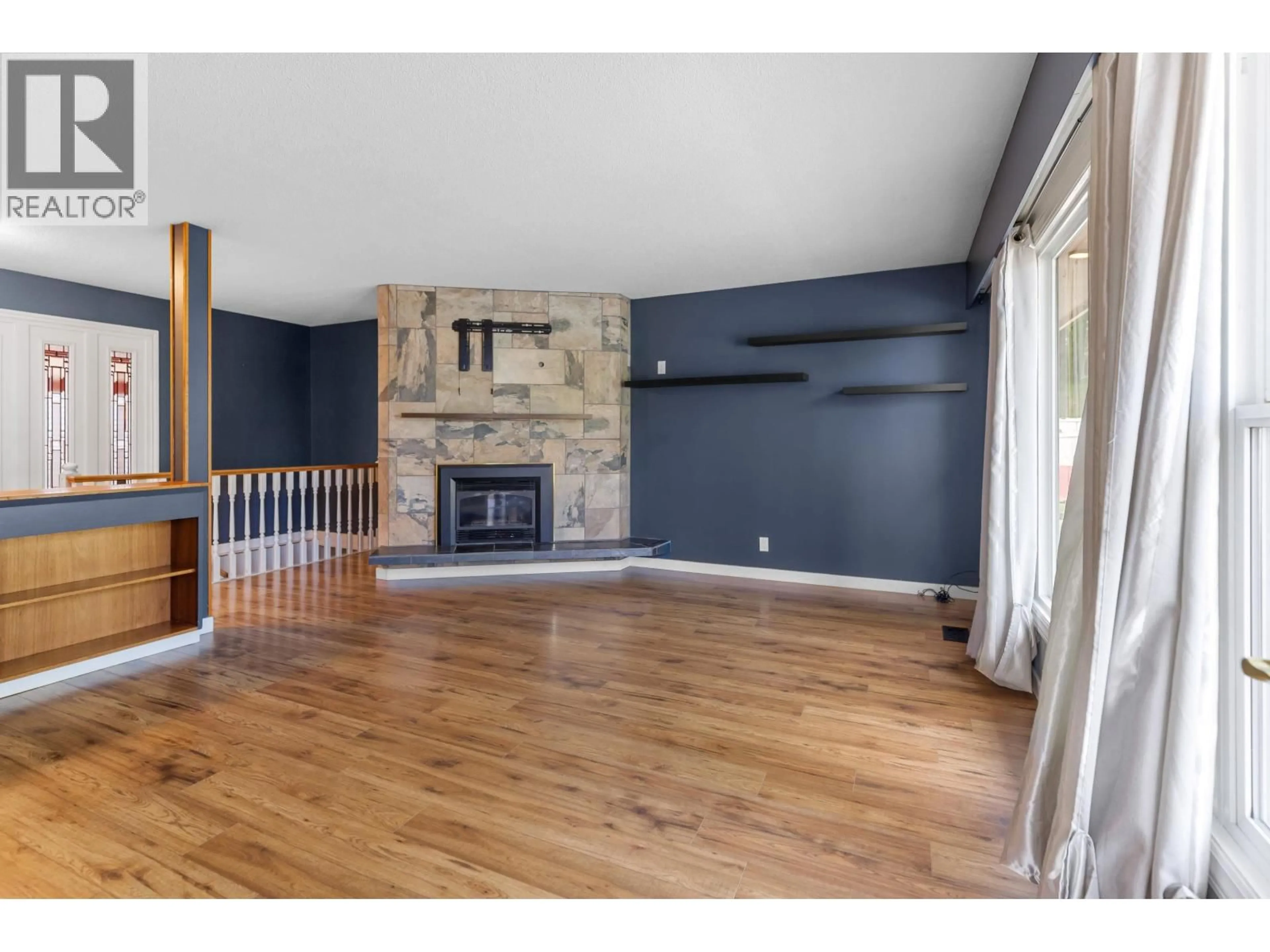 Living room with furniture, wood/laminate floor for 1801 GARDEN DRIVE, Prince George British Columbia V2M2V9
