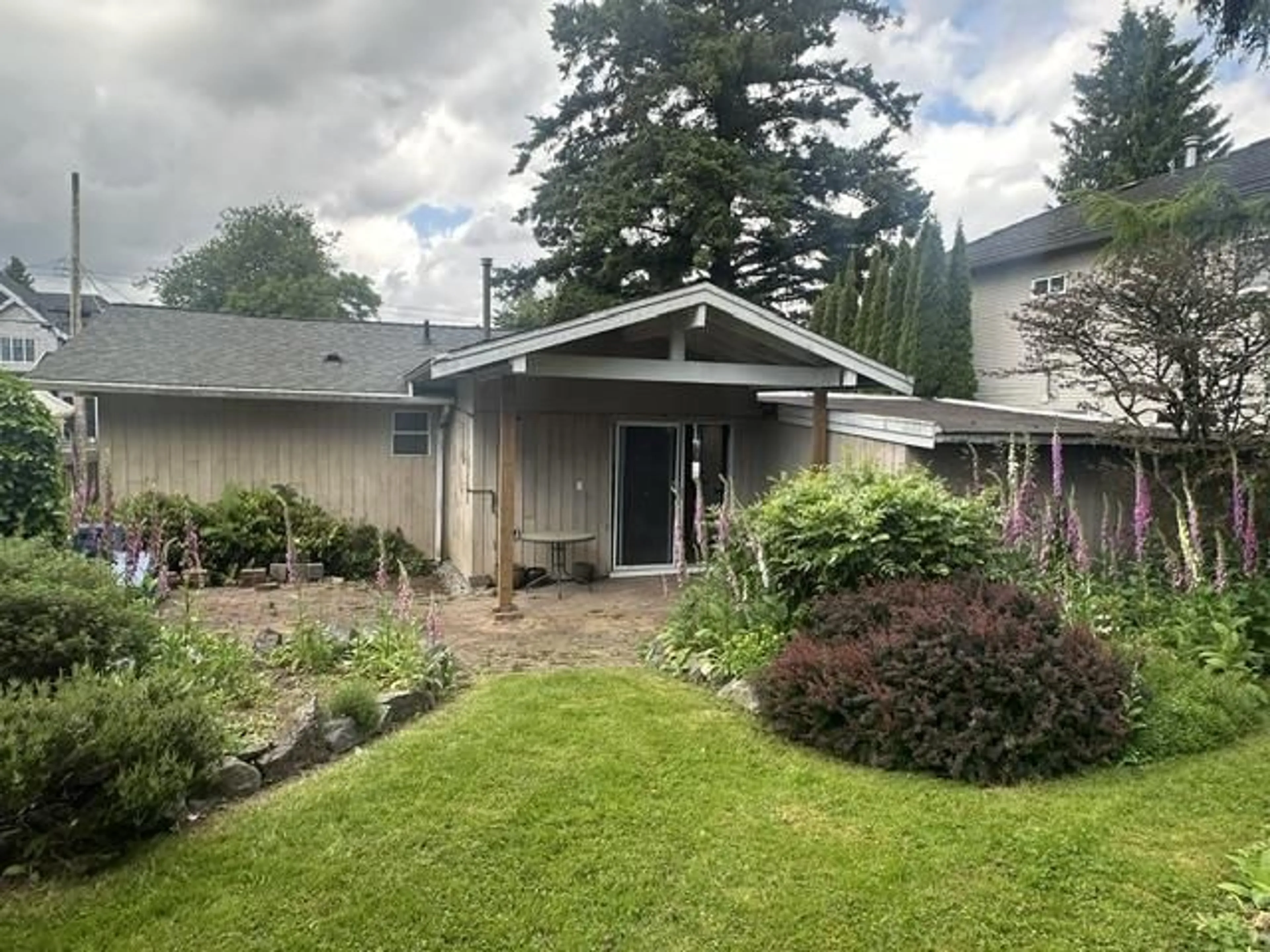 A pic from outside/outdoor area/front of a property/back of a property/a pic from drone, mountain view for 13130 110 AVENUE, Surrey British Columbia V3T2P9