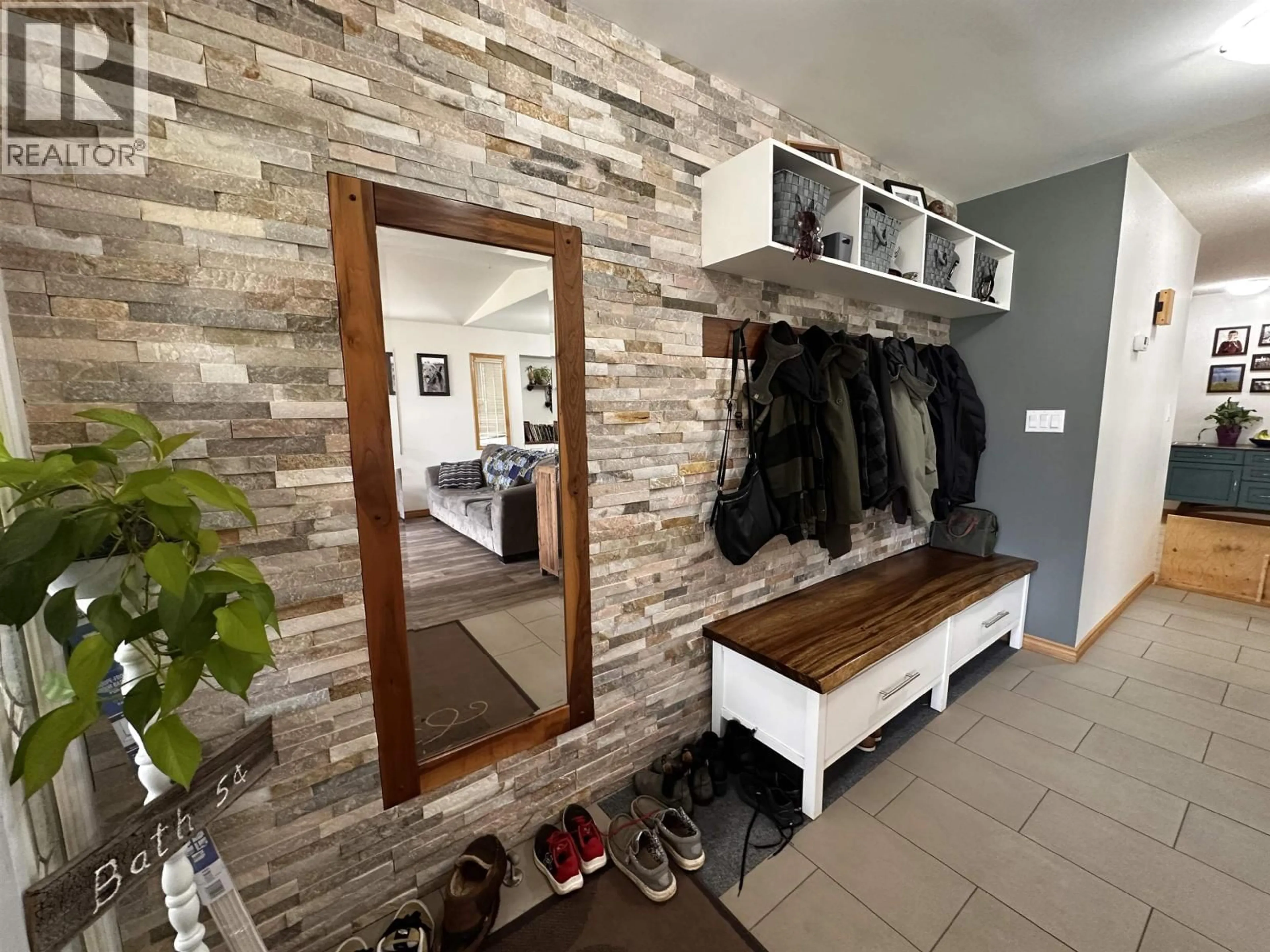 Indoor entryway for 5512 MINNAKER CRESCENT, Fort Nelson British Columbia V0C1R0
