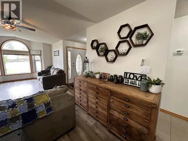 5512 MINNAKER CRESCENT, Fort Nelson 5