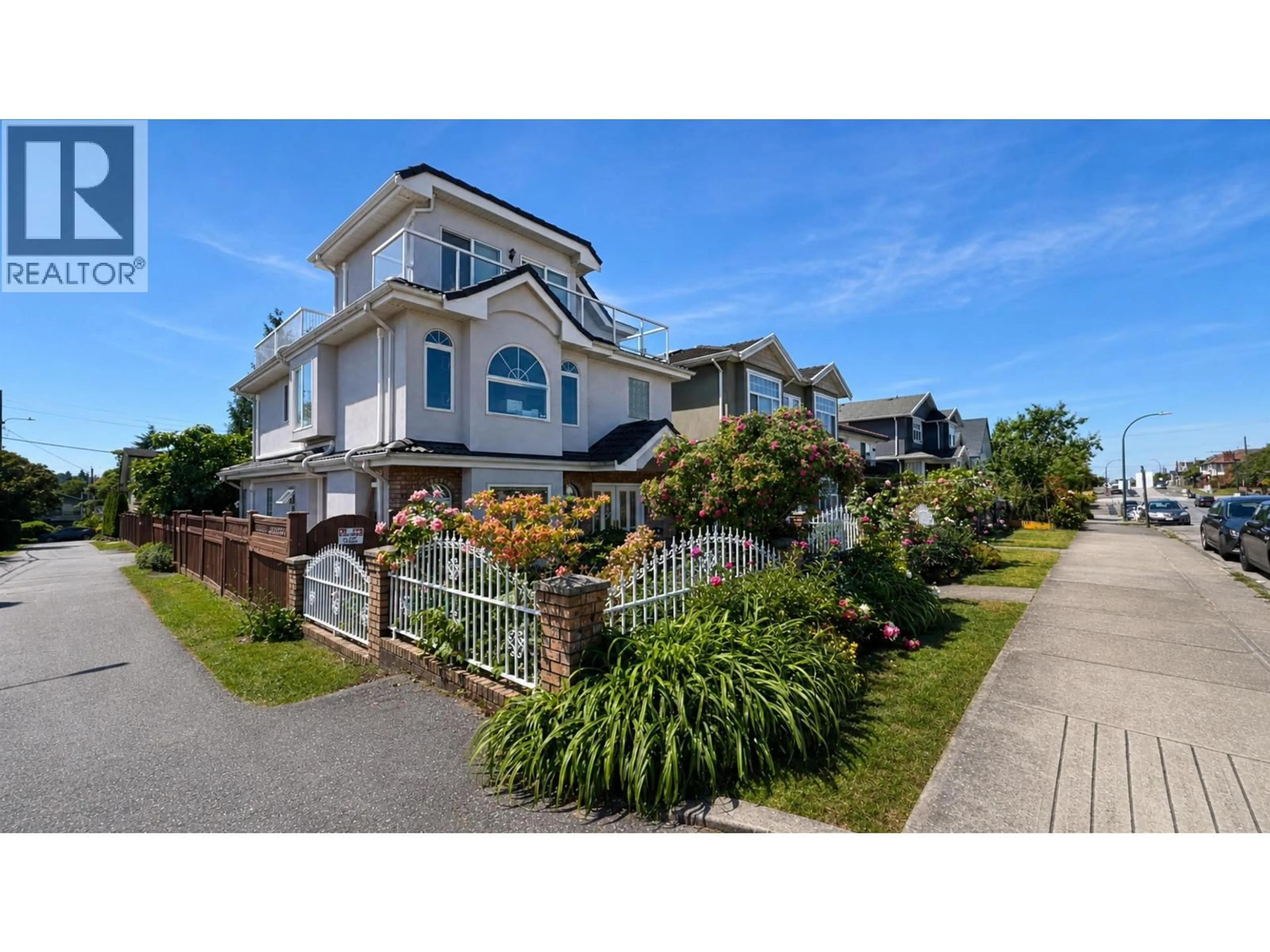 A pic from outside/outdoor area/front of a property/back of a property/a pic from drone, street for 2776 GEORGIA STREET, Vancouver British Columbia V5K2K2