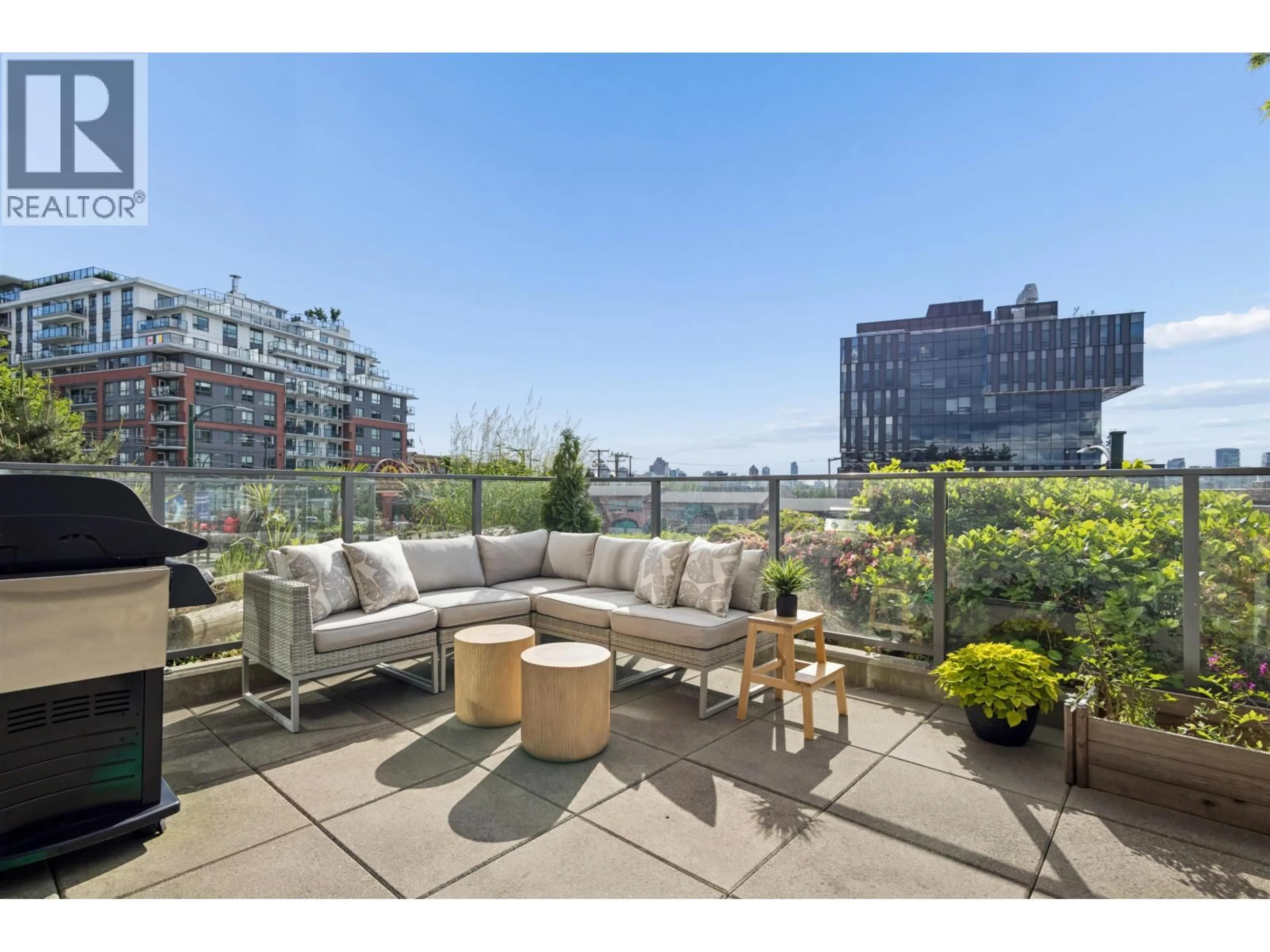 Patio, water/lake/river/ocean view for 405 - 210 5TH AVENUE, Vancouver British Columbia V5T0K1