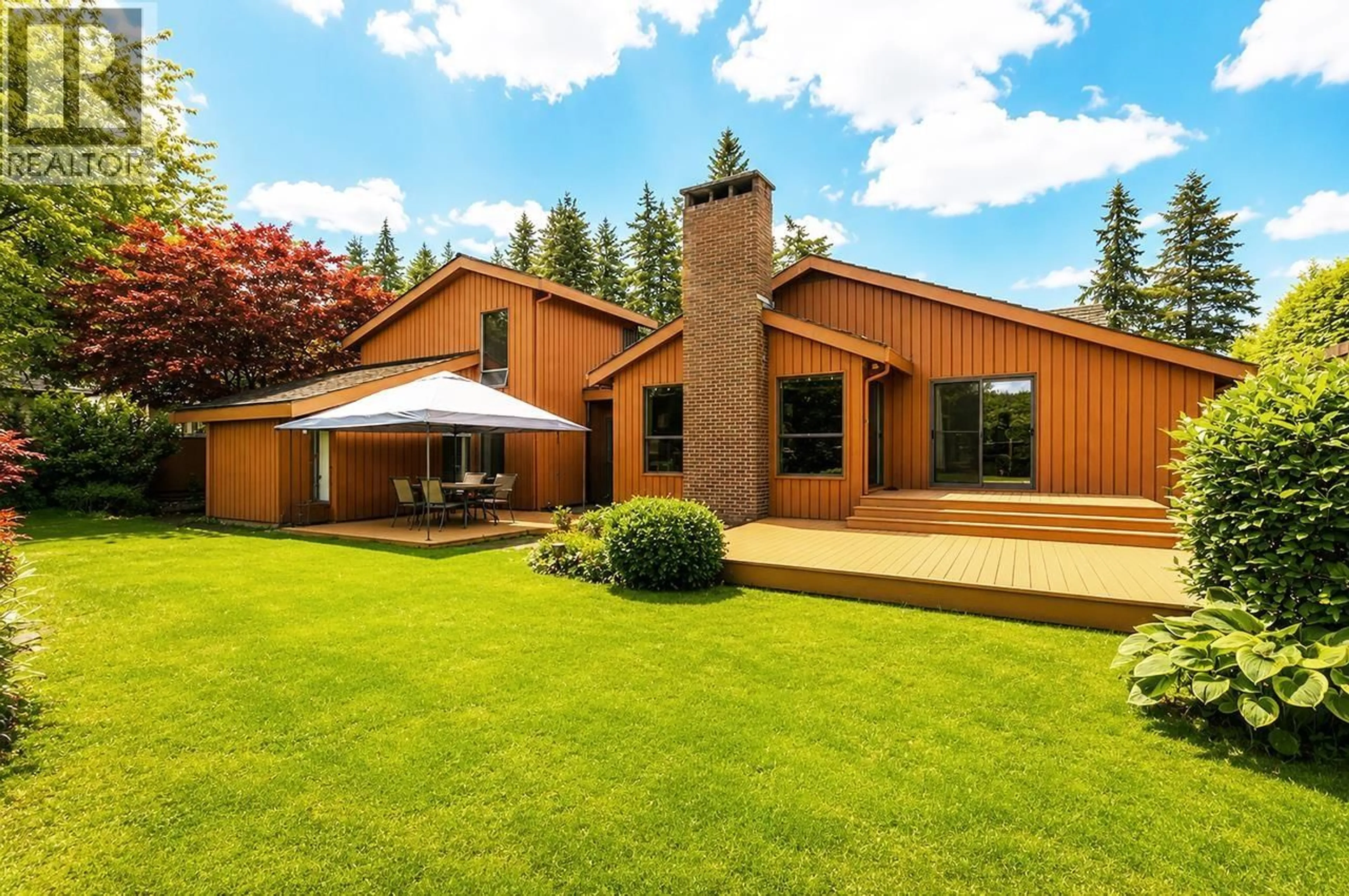 Home with vinyl exterior material, mountain view for 588 HILLCREST STREET, Coquitlam British Columbia V3J6N8
