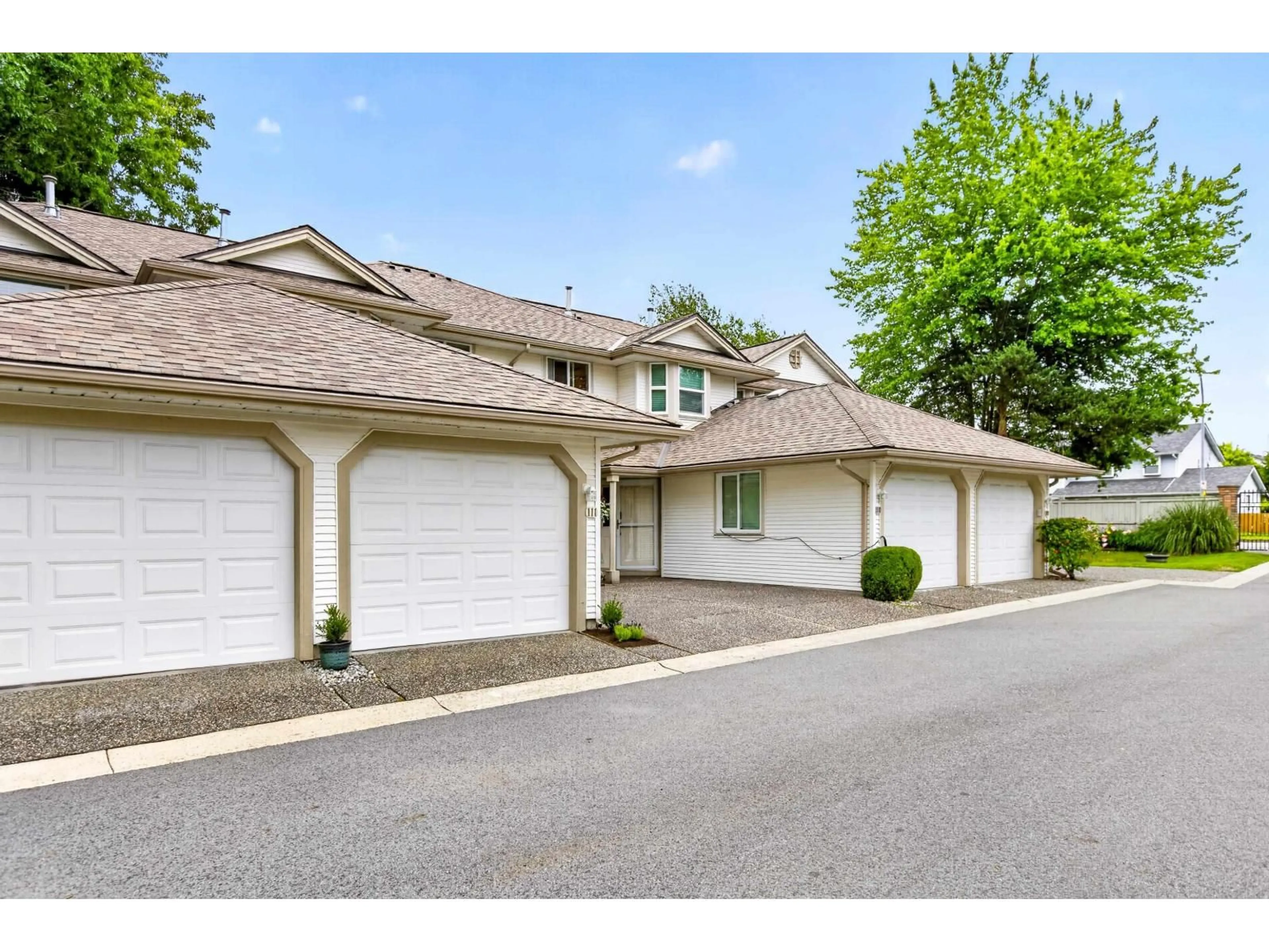 Indoor garage for 111 - 9045 WALNUT GROVE DRIVE, Langley British Columbia V1M2E1