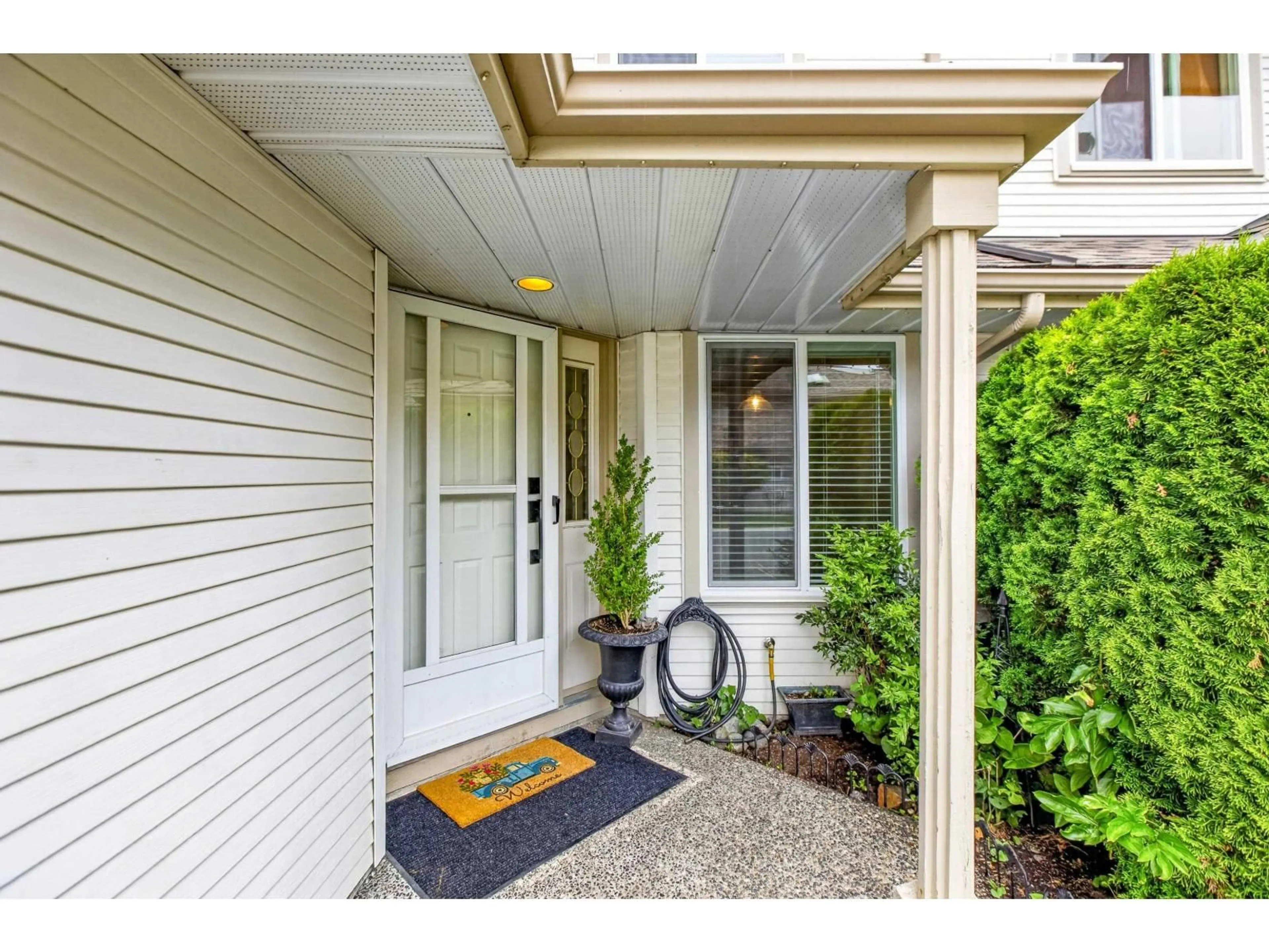 Indoor entryway for 111 - 9045 WALNUT GROVE DRIVE, Langley British Columbia V1M2E1