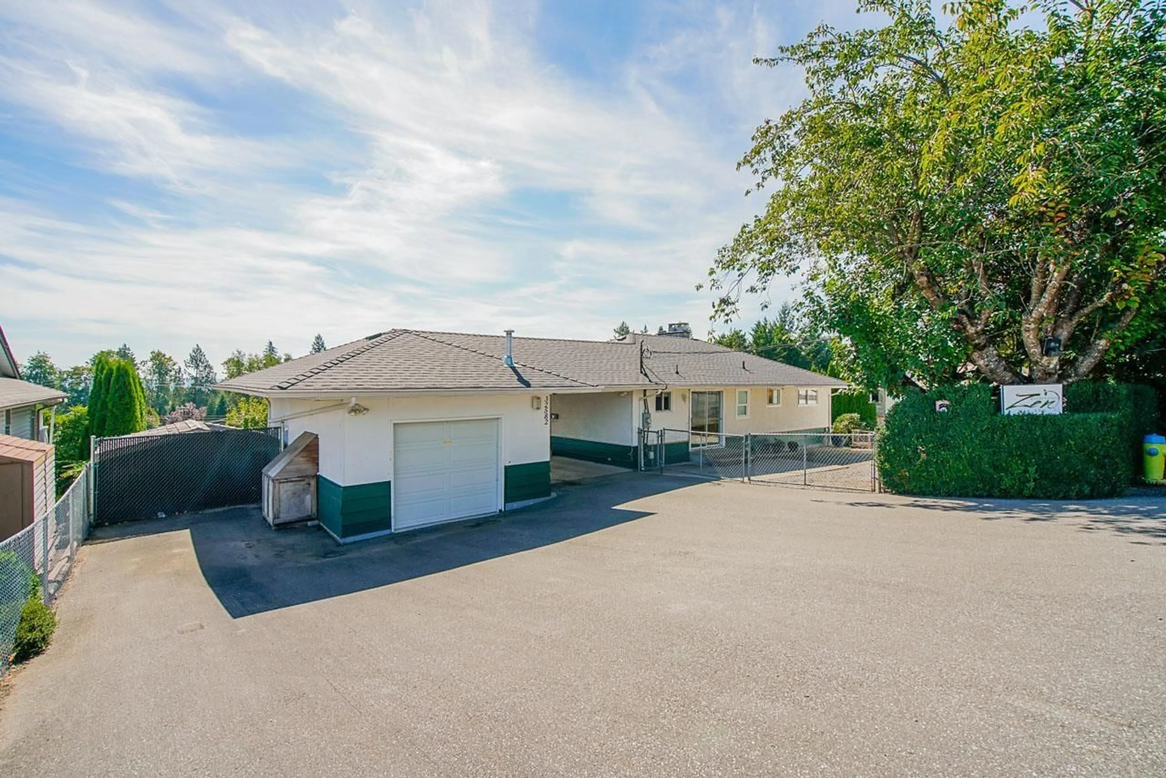 A pic from outside/outdoor area/front of a property/back of a property/a pic from drone, unknown for 32582 FLEMING AVENUE, Mission British Columbia V2V2G9