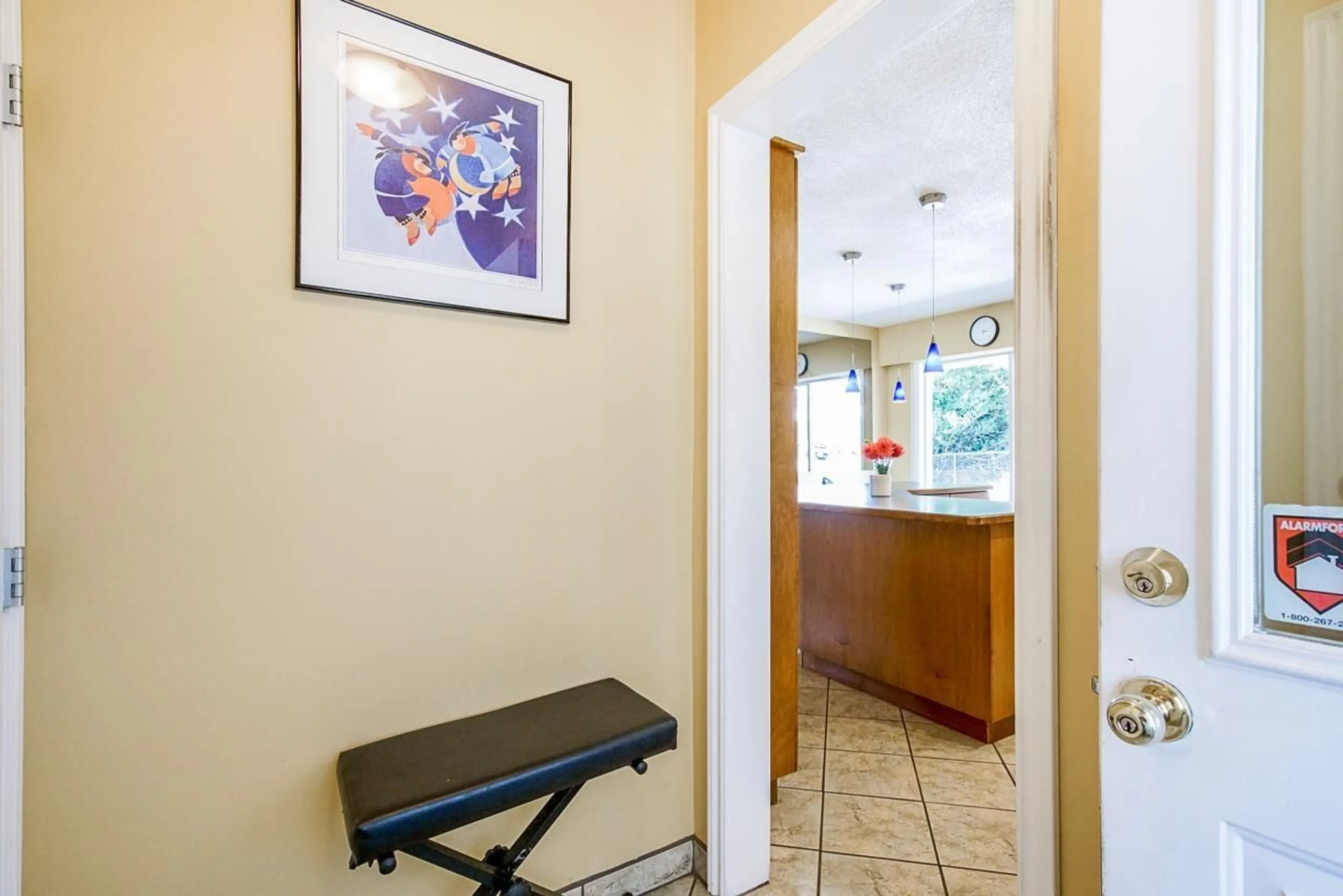 Indoor entryway for 32582 FLEMING AVENUE, Mission British Columbia V2V2G9