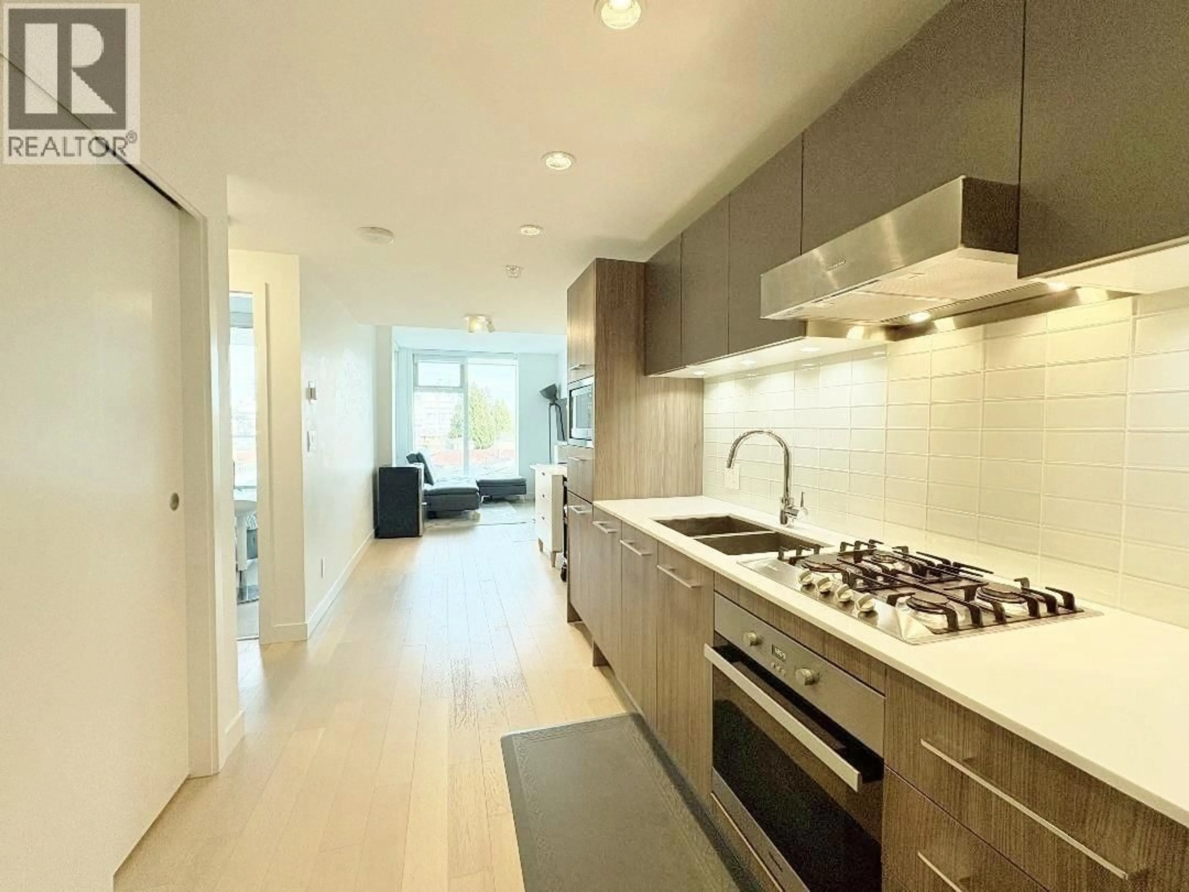 Contemporary kitchen, ceramic/tile floor for 522 - 2220 KINGSWAY, Vancouver British Columbia V5N2T7