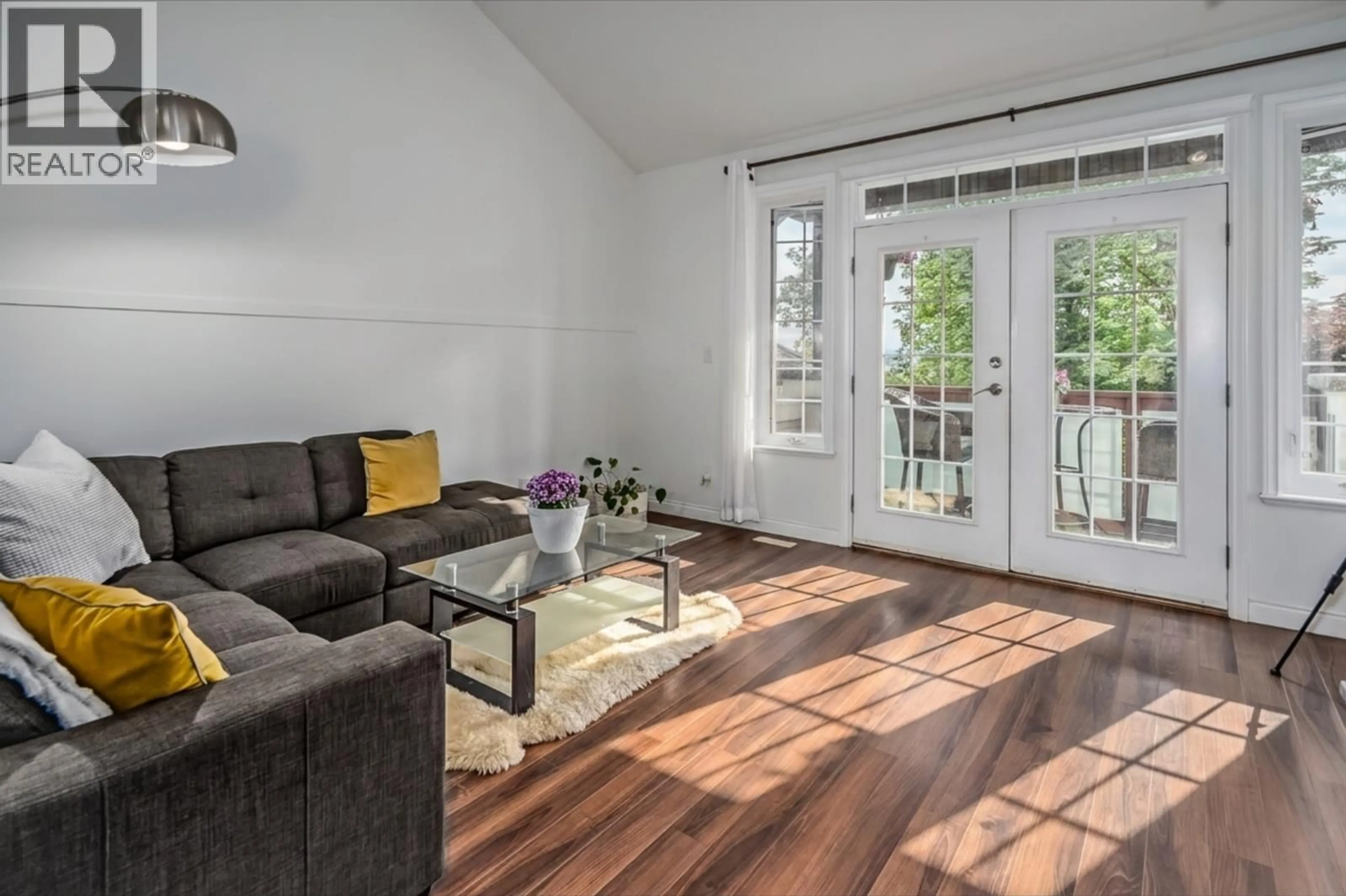 Living room with furniture, wood/laminate floor for 22938 VISTA RIDGE DRIVE, Maple Ridge British Columbia V4R2X3