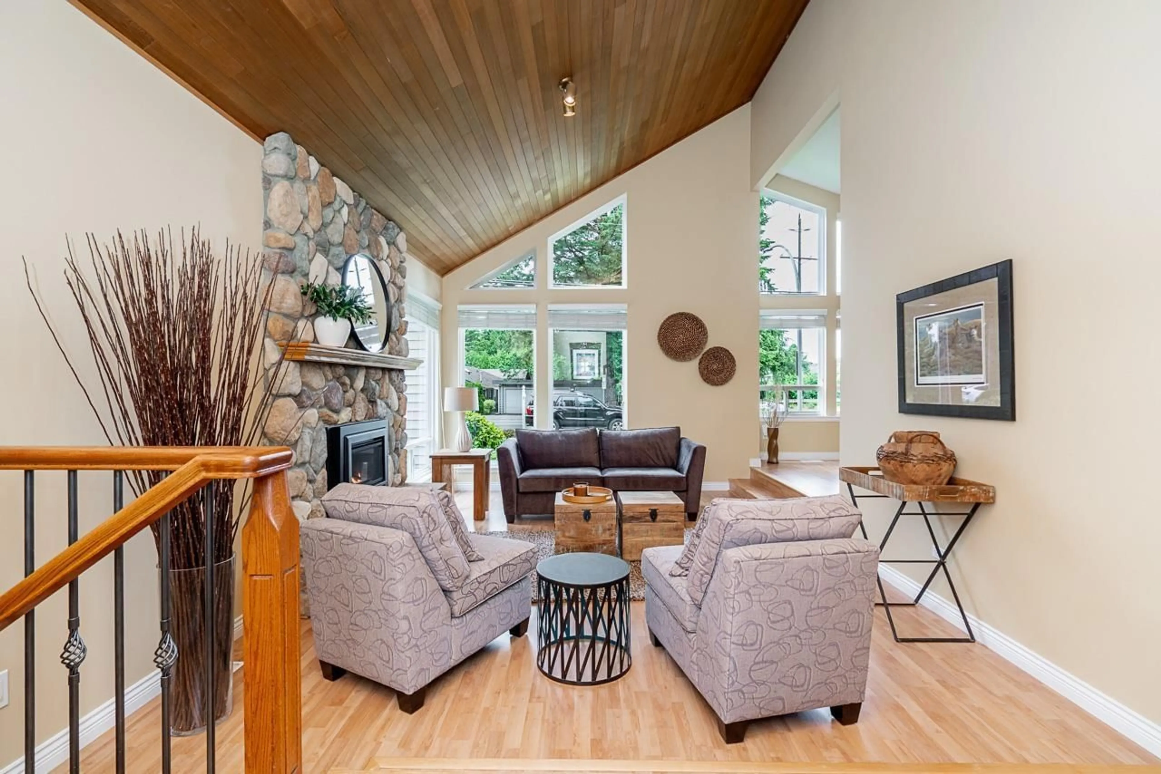 Living room with furniture, wood/laminate floor for 9508 204 STREET, Langley British Columbia V1M1Y8