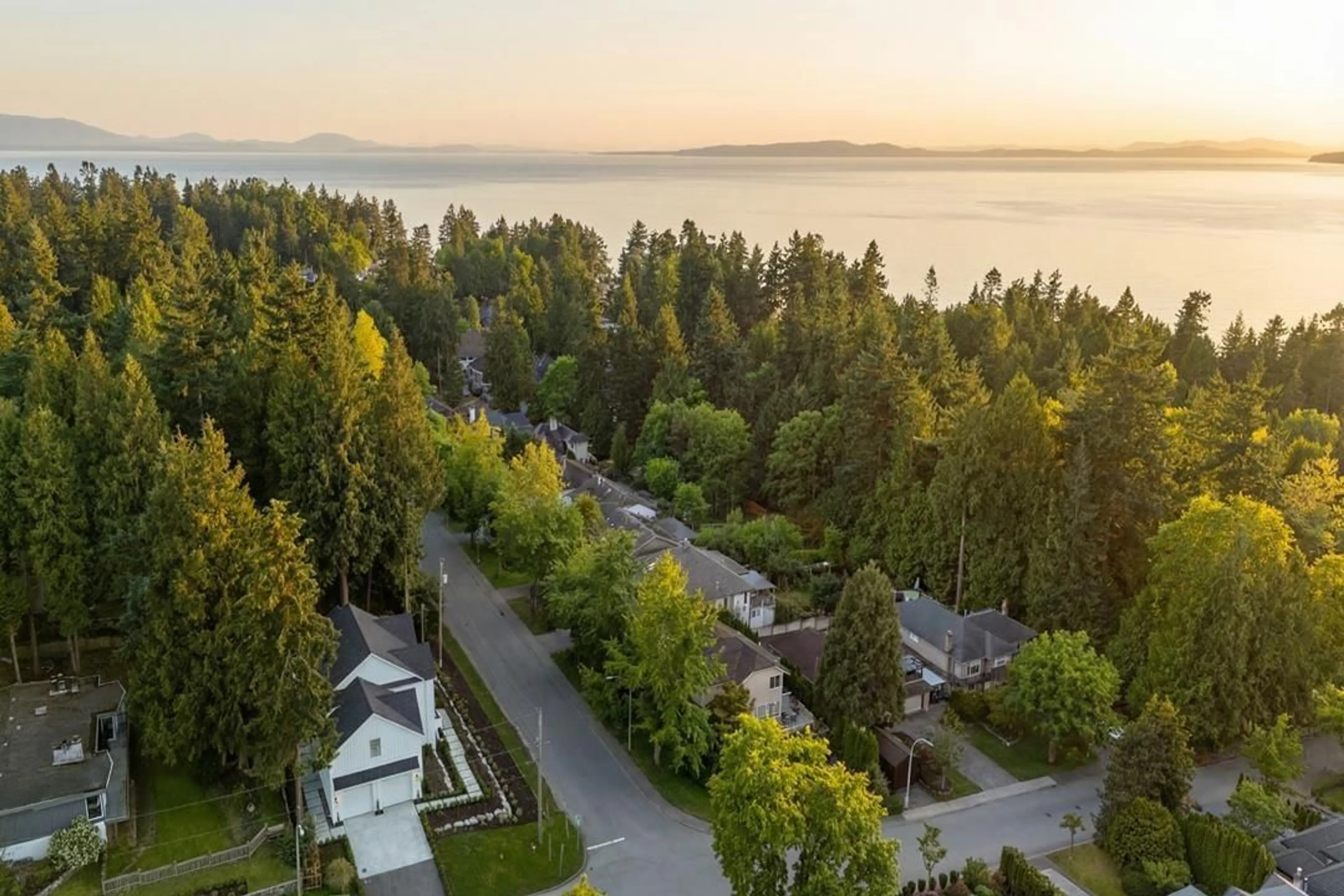 A pic from outside/outdoor area/front of a property/back of a property/a pic from drone, unknown for 1688 127 STREET, Surrey British Columbia V4A3S1
