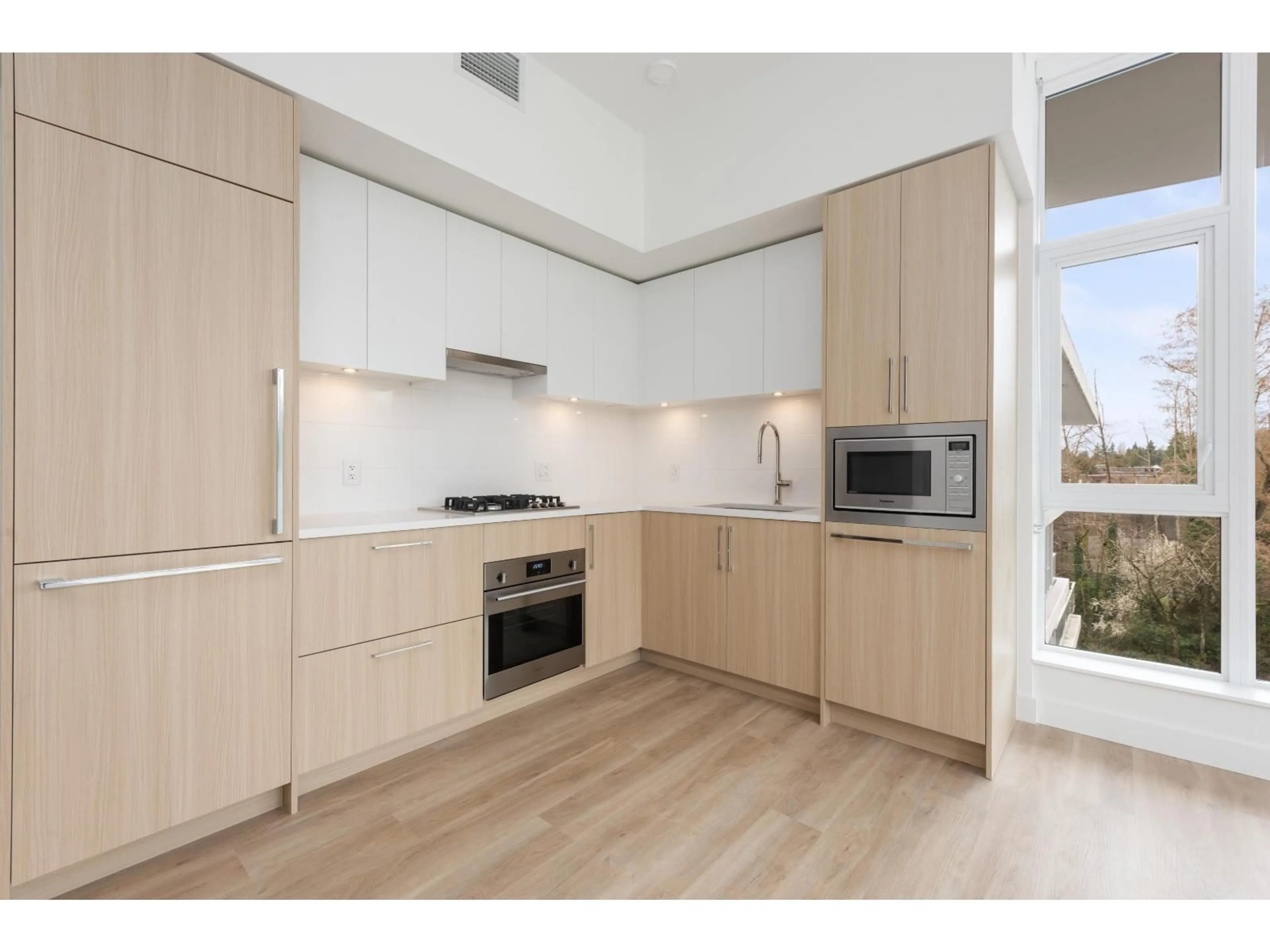 Standard kitchen, unknown for 209 - 9675 KING GEORGE BOULEVARD, Surrey British Columbia V3T2V3