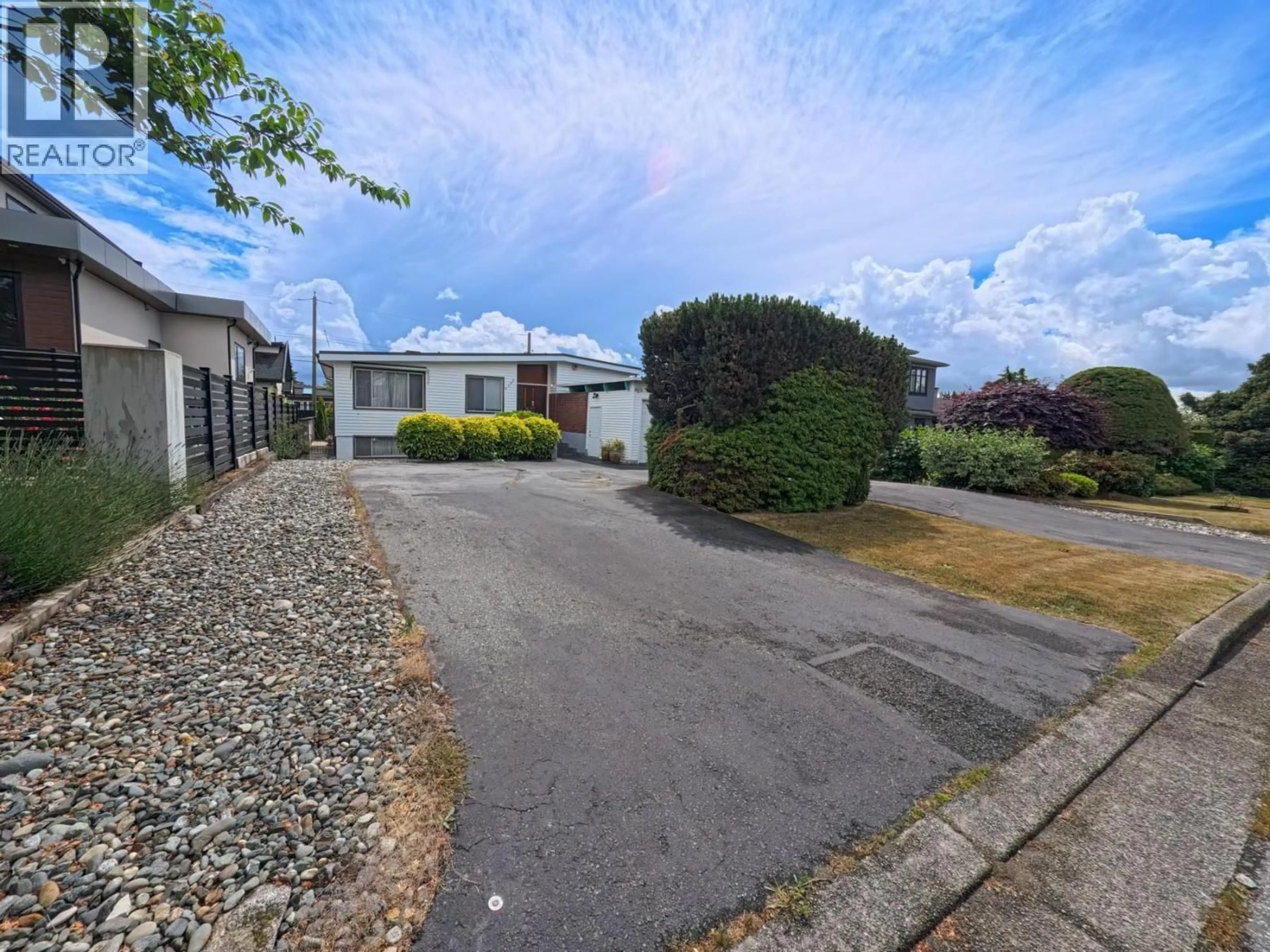 A pic from outside/outdoor area/front of a property/back of a property/a pic from drone, street for 6762 NEAL STREET, Vancouver British Columbia V6P3N5