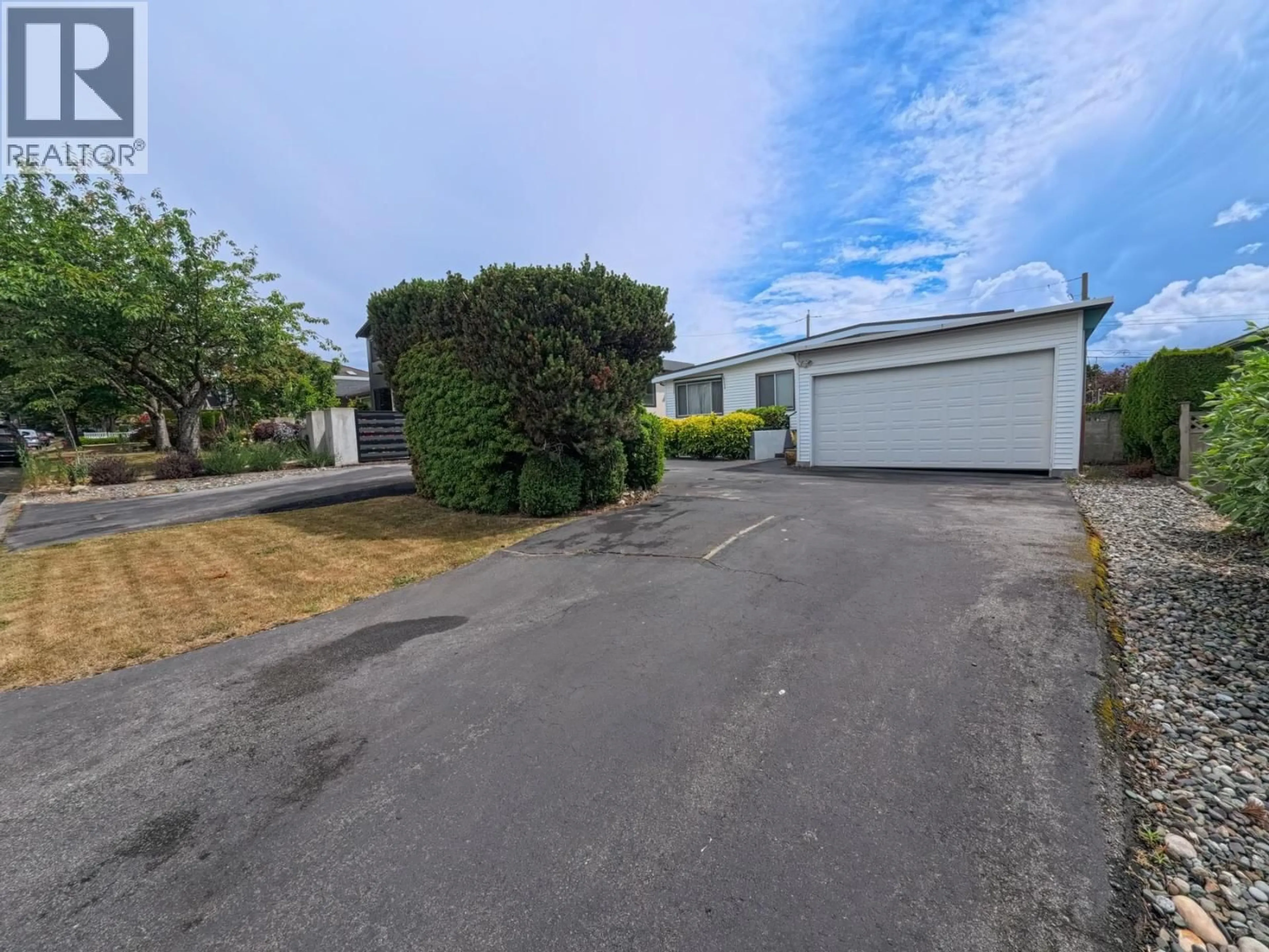 A pic from outside/outdoor area/front of a property/back of a property/a pic from drone, street for 6762 NEAL STREET, Vancouver British Columbia V6P3N5