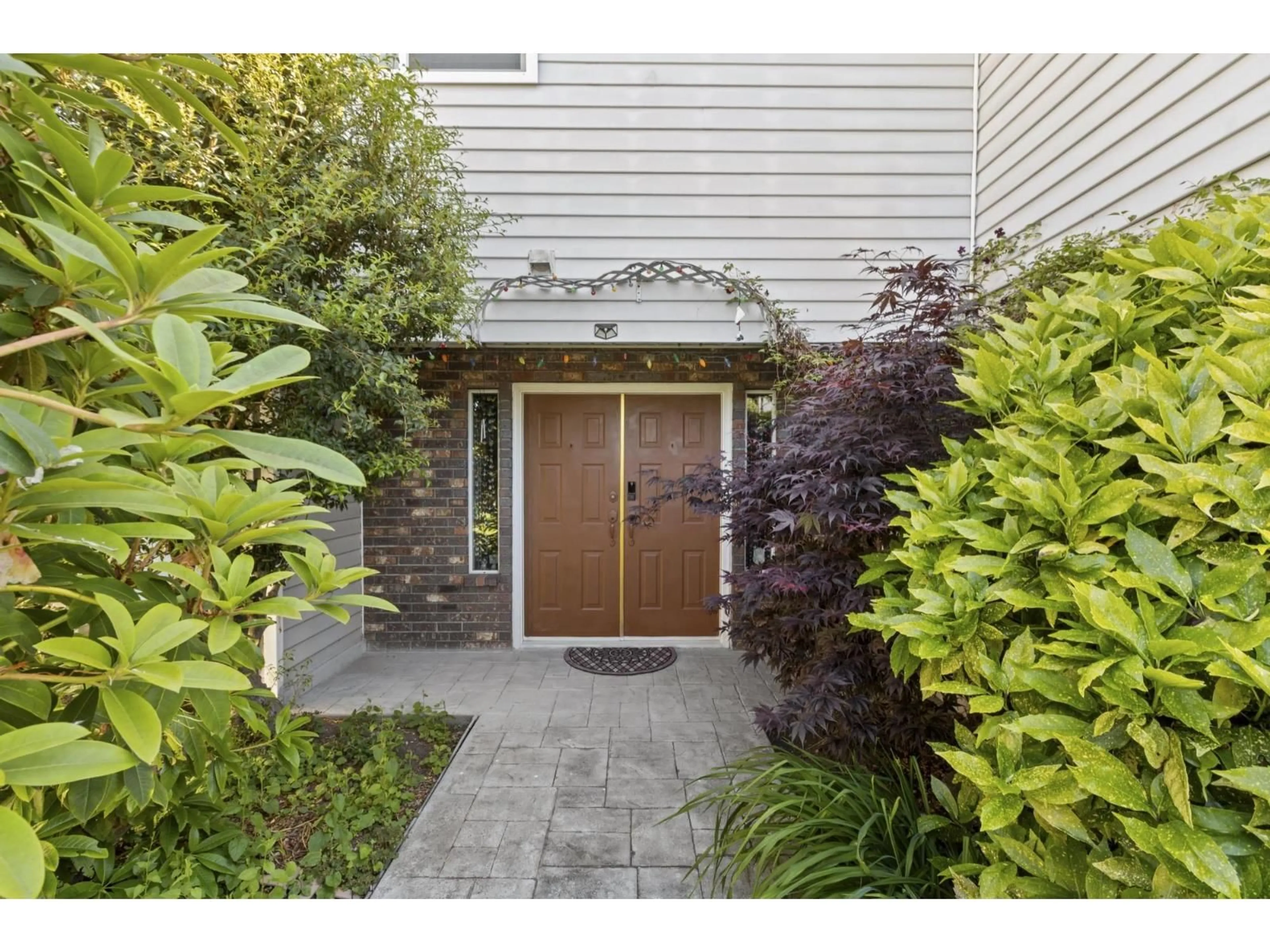 Indoor entryway for 956 161A STREET, Surrey British Columbia V4A7W6